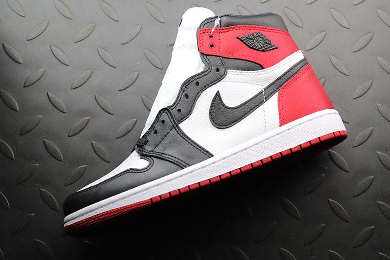 Jordan 1 Retro Black Toe(2016)