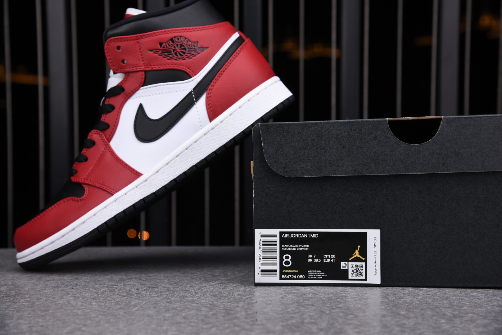 Jordan 1 Mid Chicago Toe