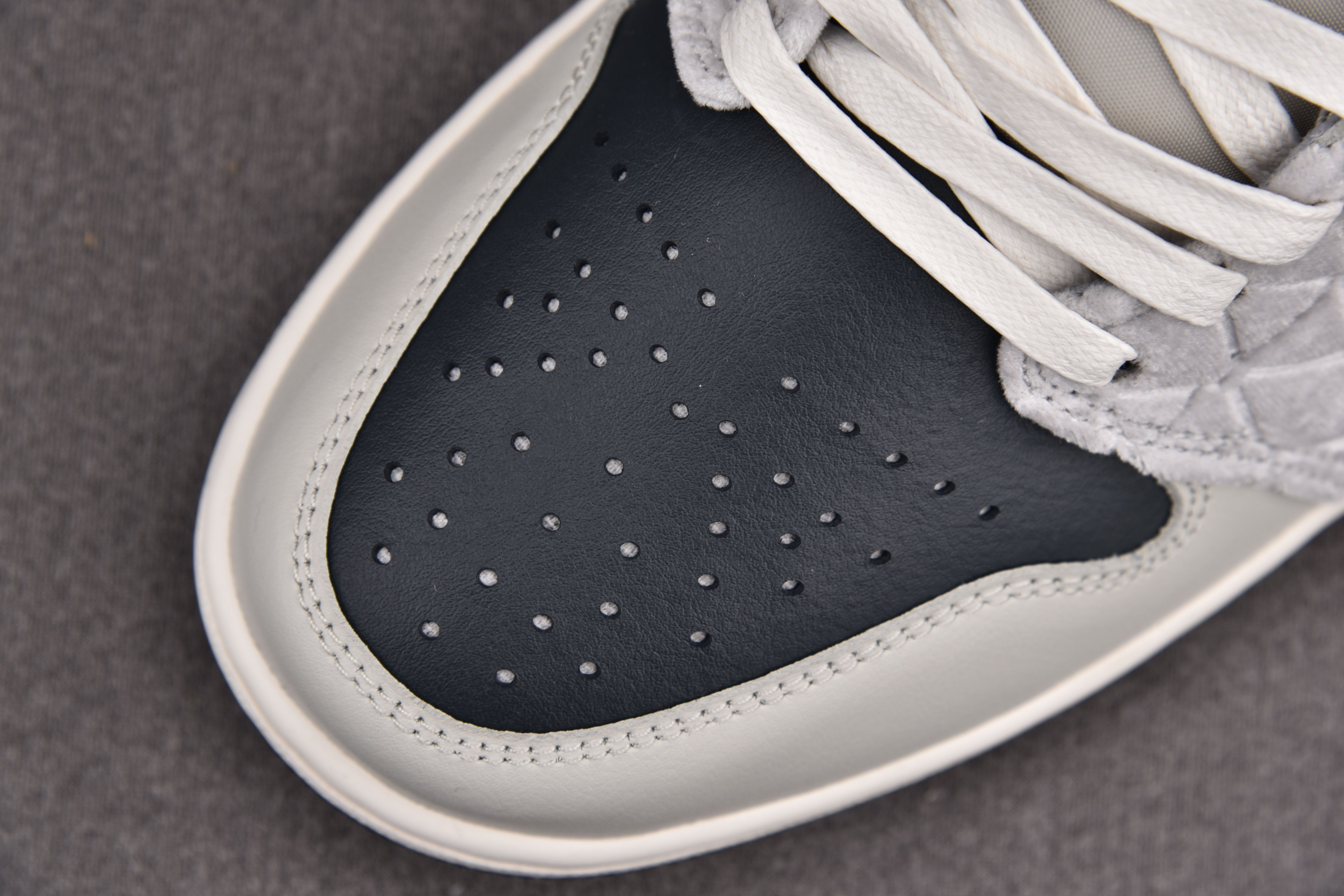 Jordan 1 Low Beaded Swoosh