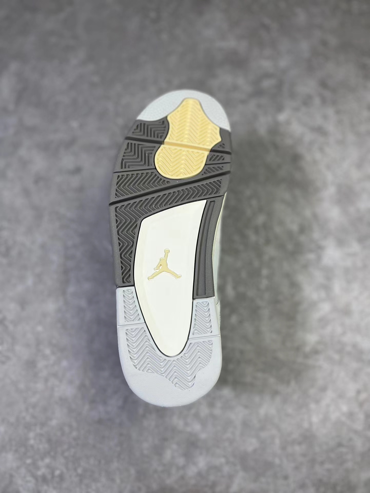 Jordan 4 Retro SE Craft Photon Dust