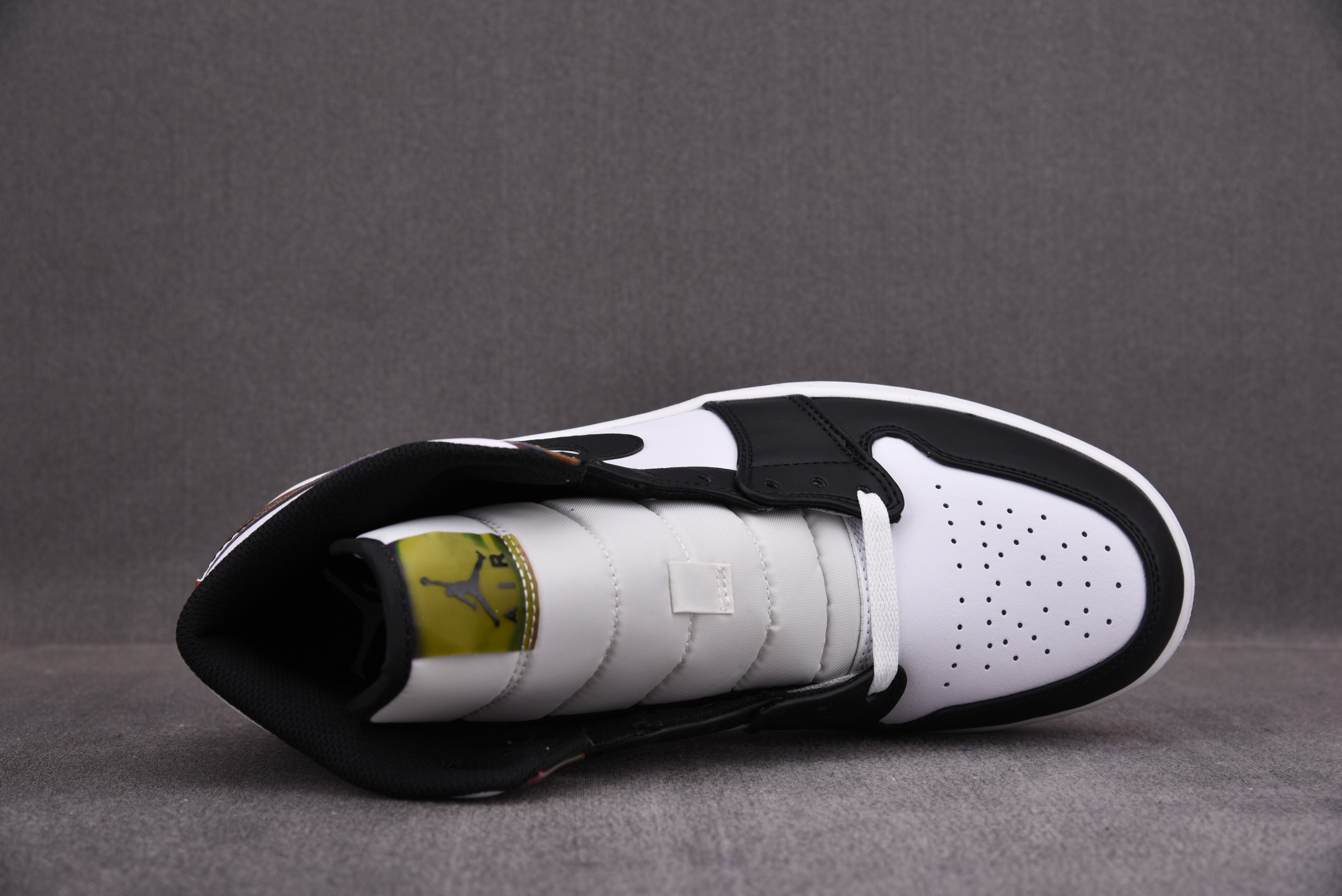 Jordan 1 Mid Heat Reactive