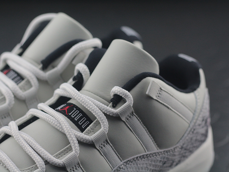 Air Jordan 11 Low SE Snakeskin Light Bone