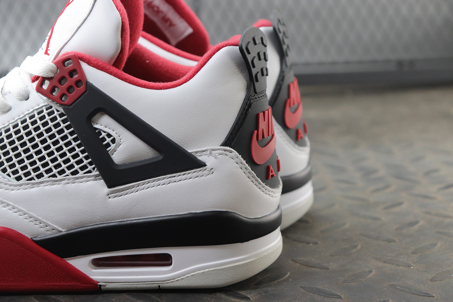 Jordan 4 Retro Fire Red (2020)