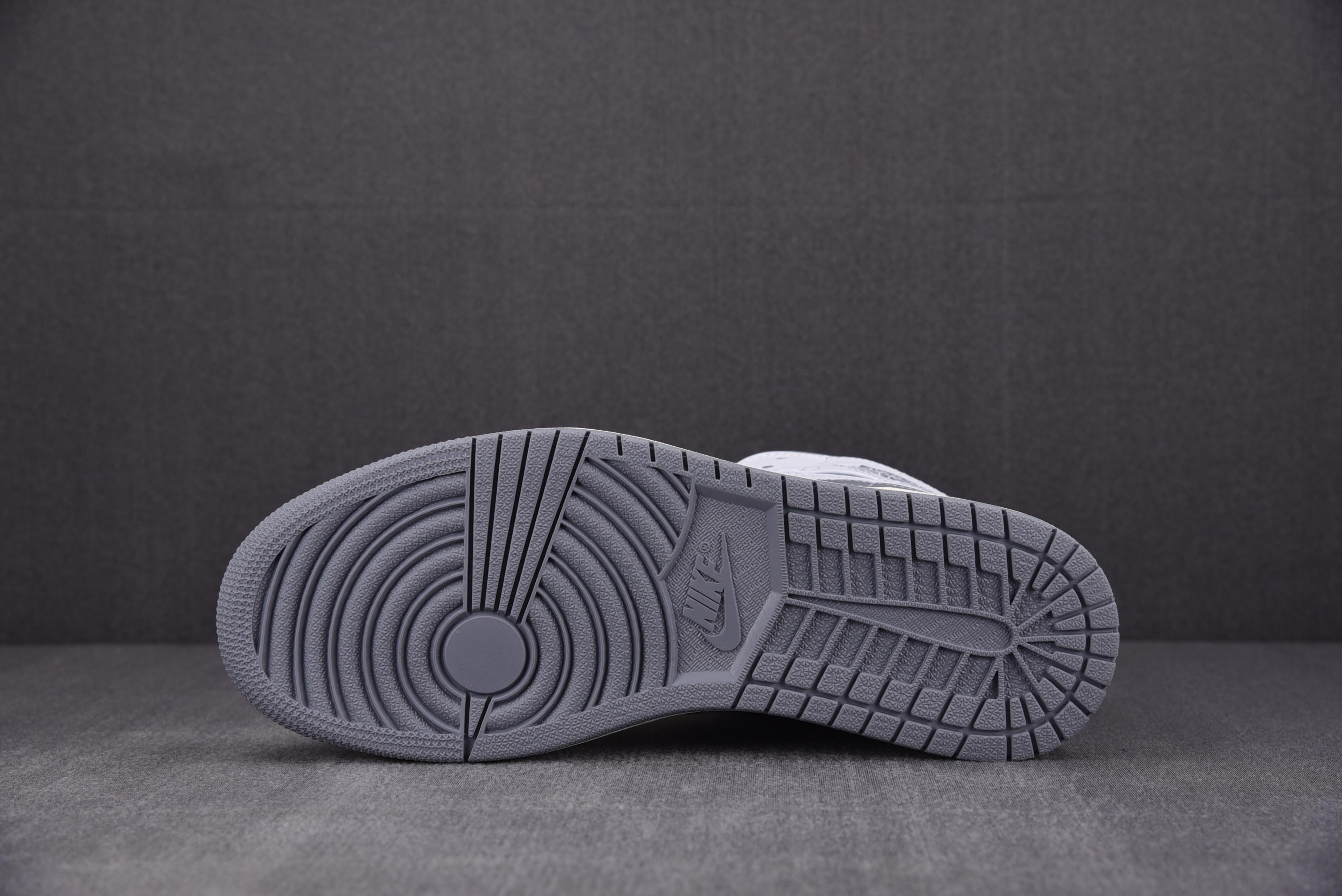 Air Jordan 1 Mid Neutral Grey