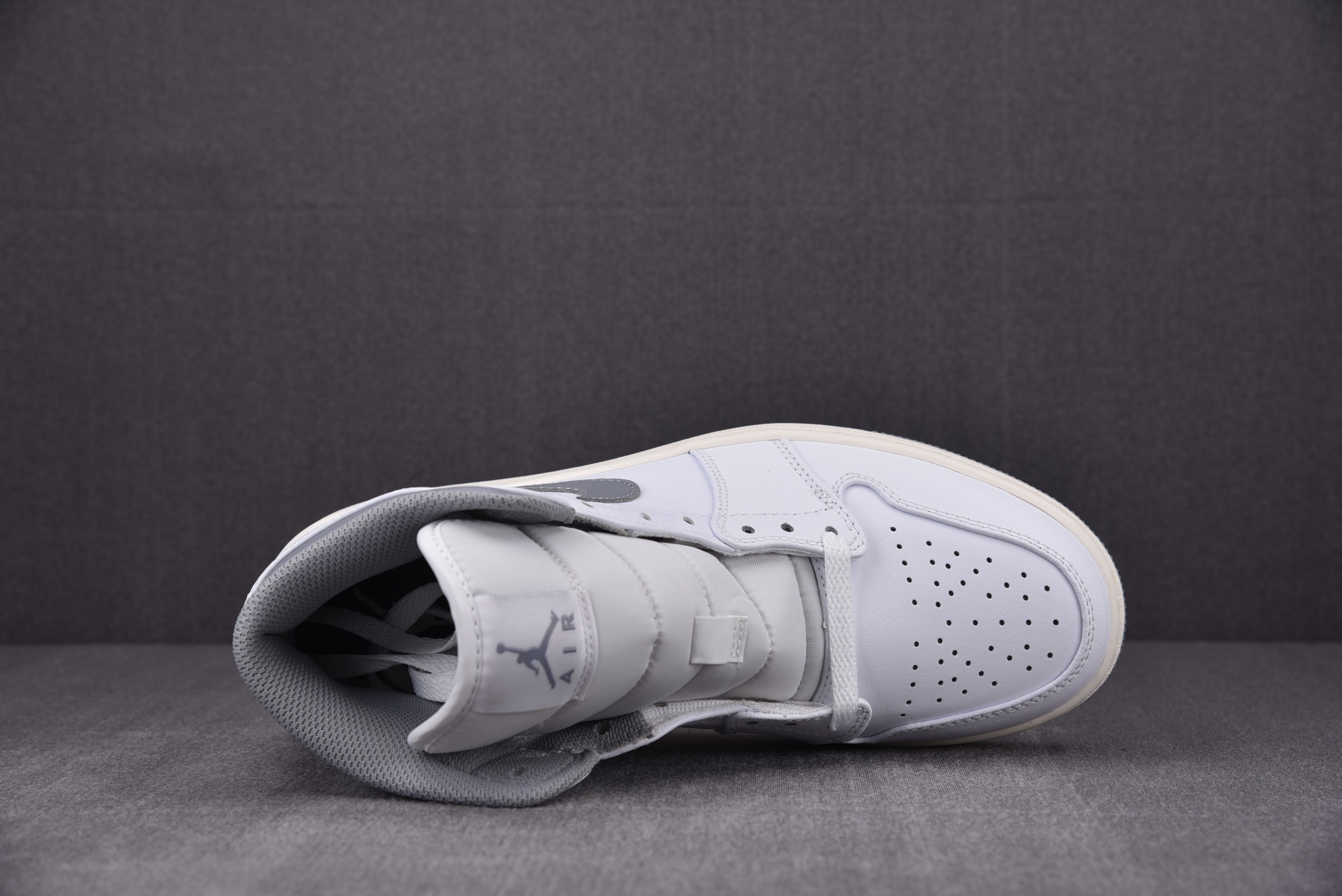 Air Jordan 1 Mid Neutral Grey