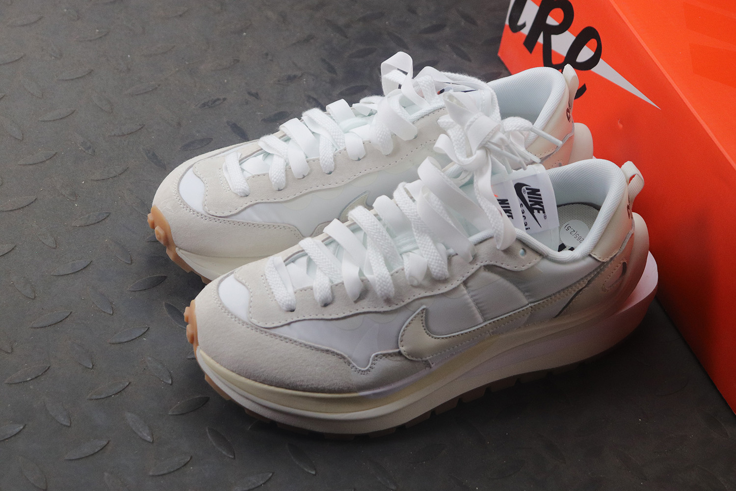Nike Vaporwaffle Sacai Sail Gum