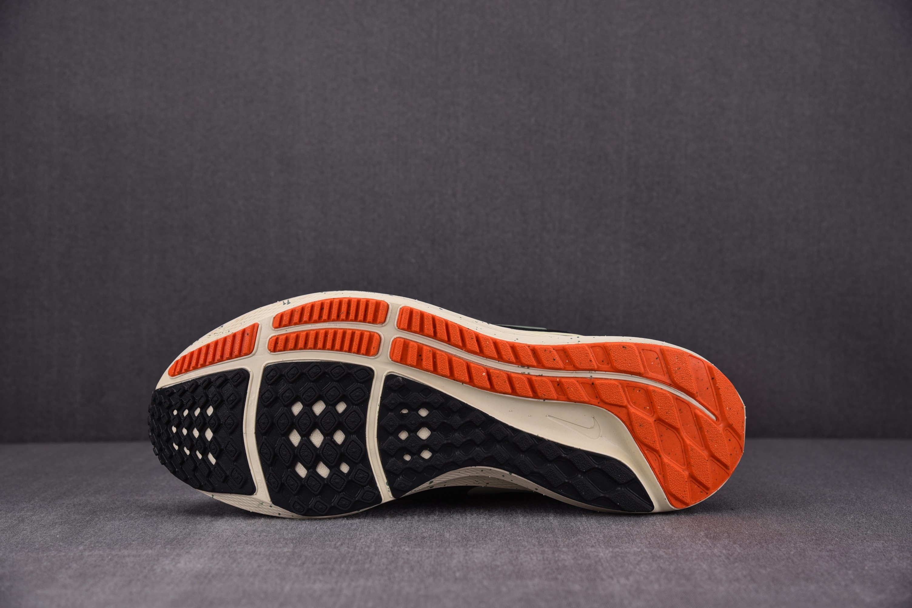 Nike Air Zoom Pegasus 39 Black Green Safety Orange