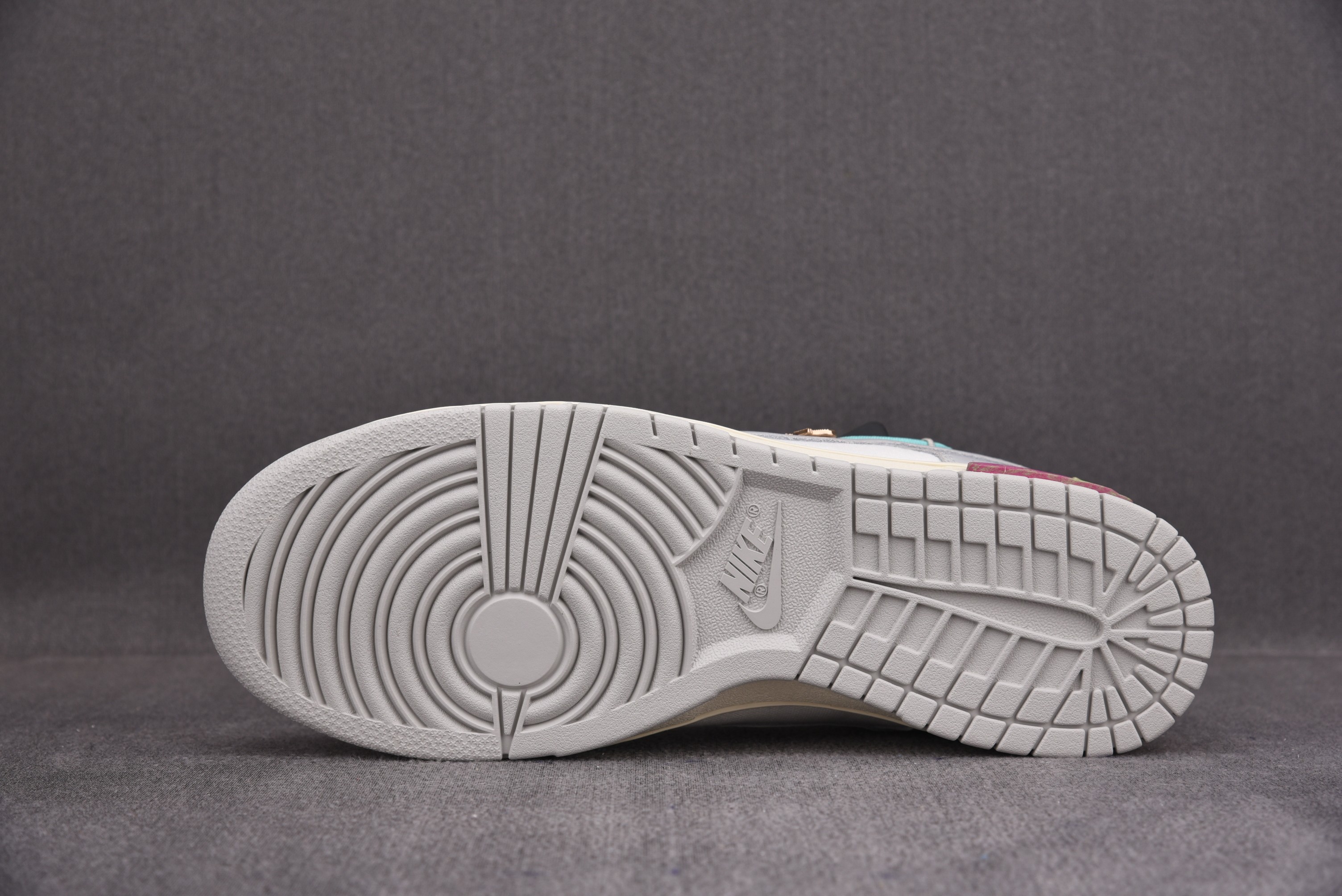 Nike Dunk Low   Lot 4