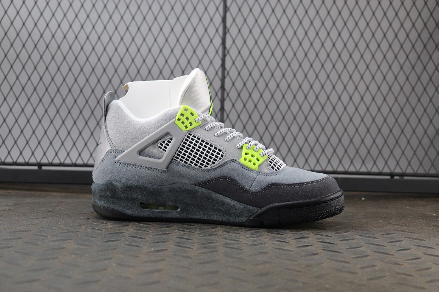 Jordan 4 Retro SE 95 Neon