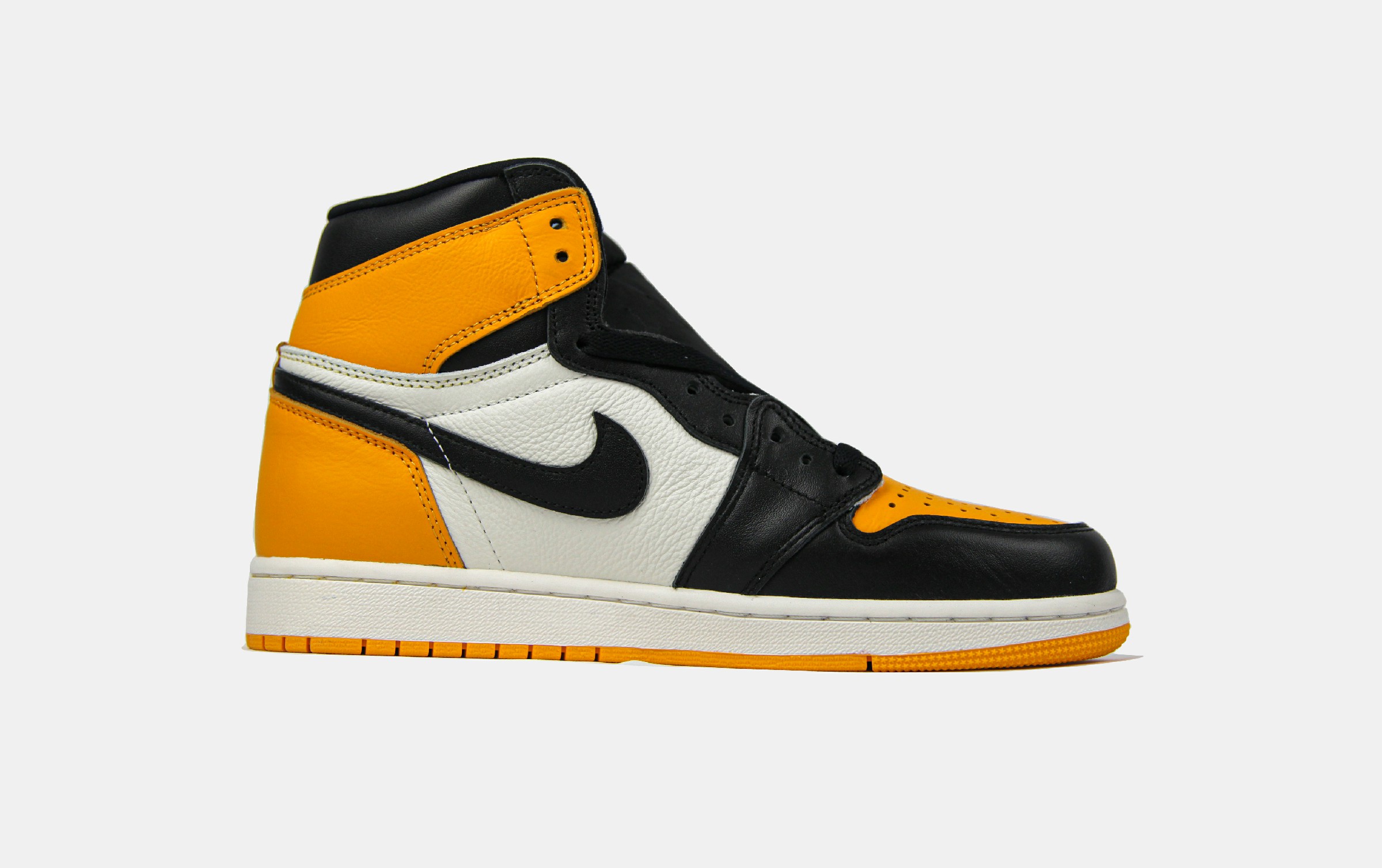 Air Jordan 1 Retro High OG Yellow Toe
