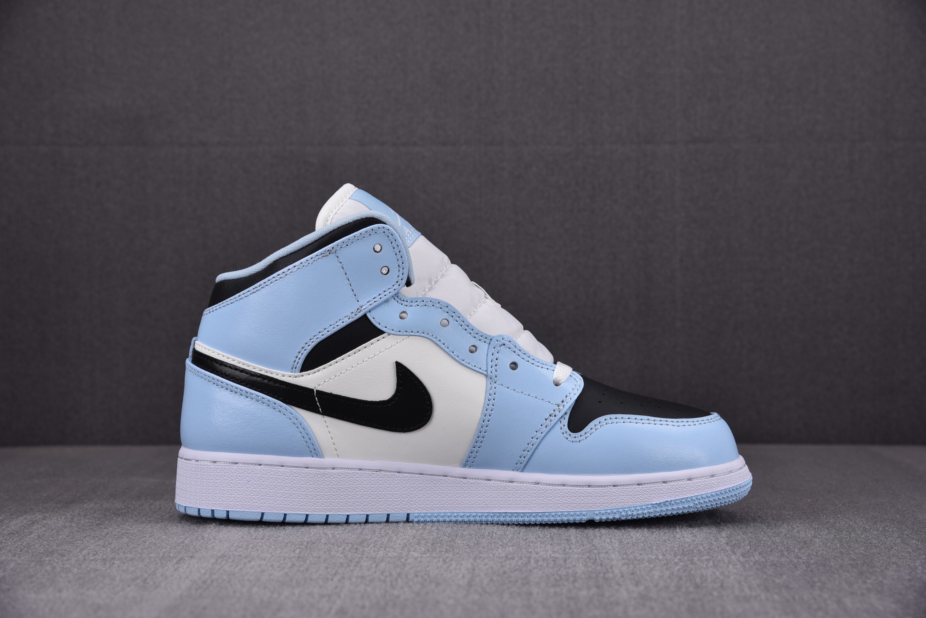 Jordan 1 Mid Ice Blue