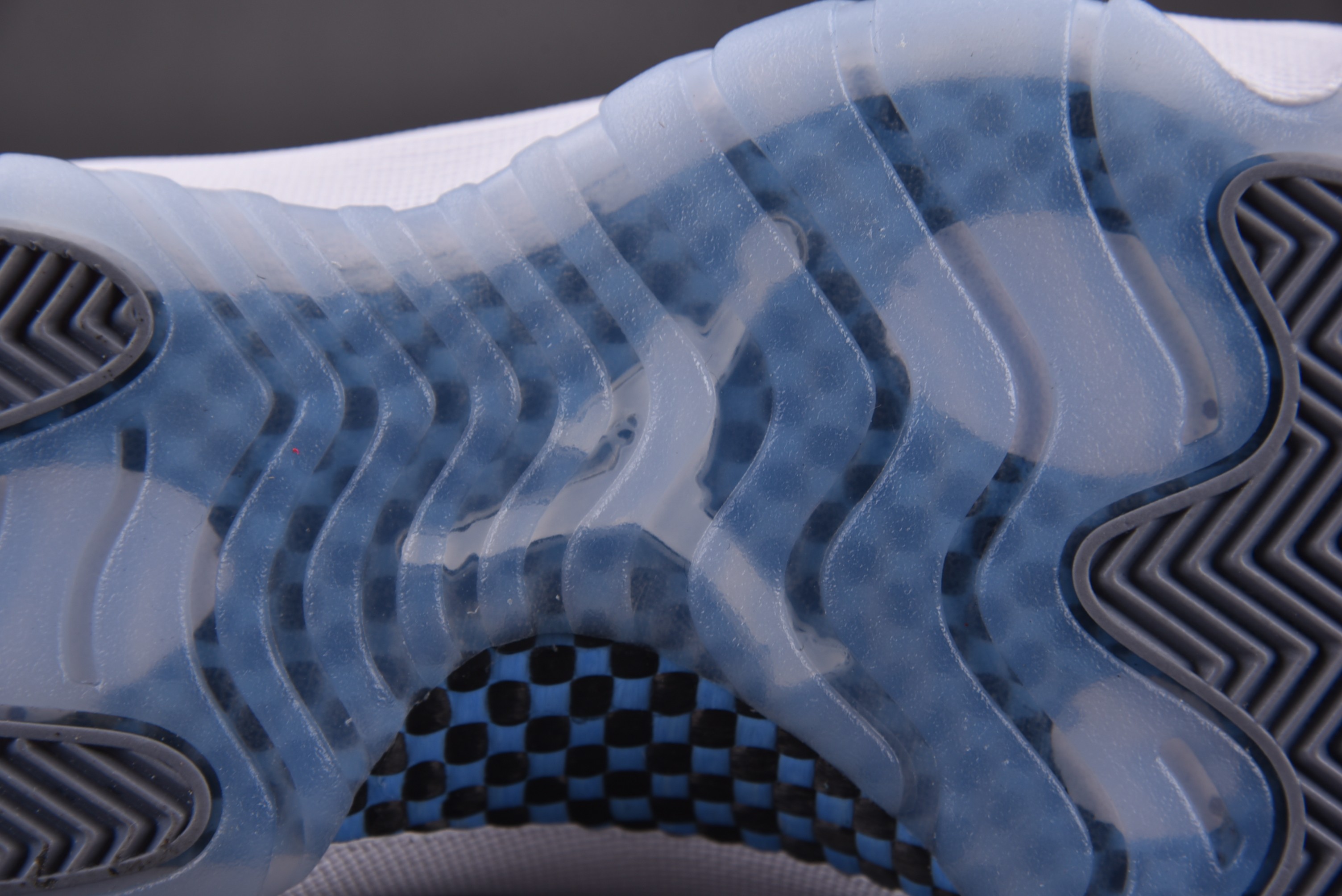 Jordan 11 Retro Low Cement Grey