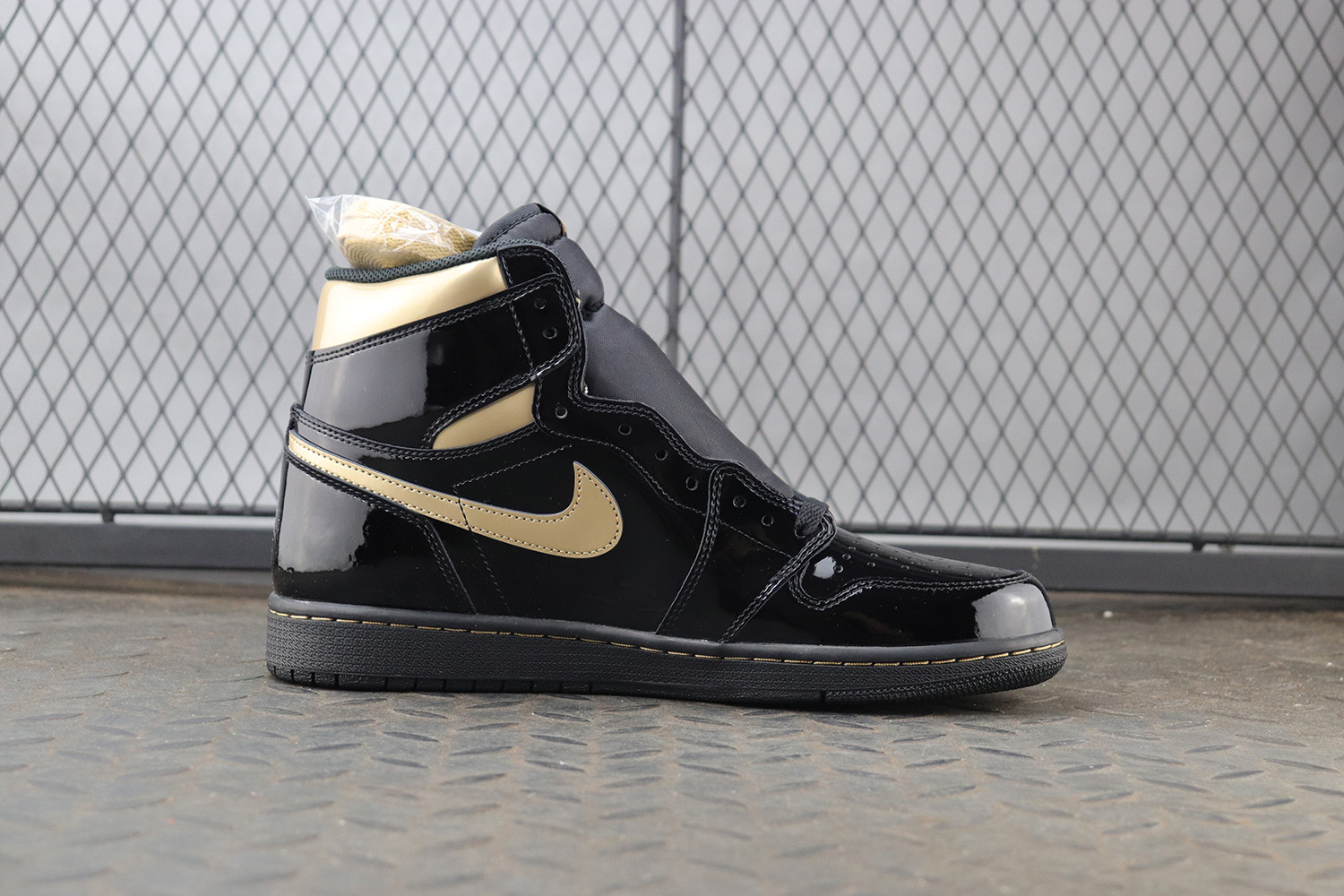 Jordan 1 Retro High Black Metallic Gold (2020)