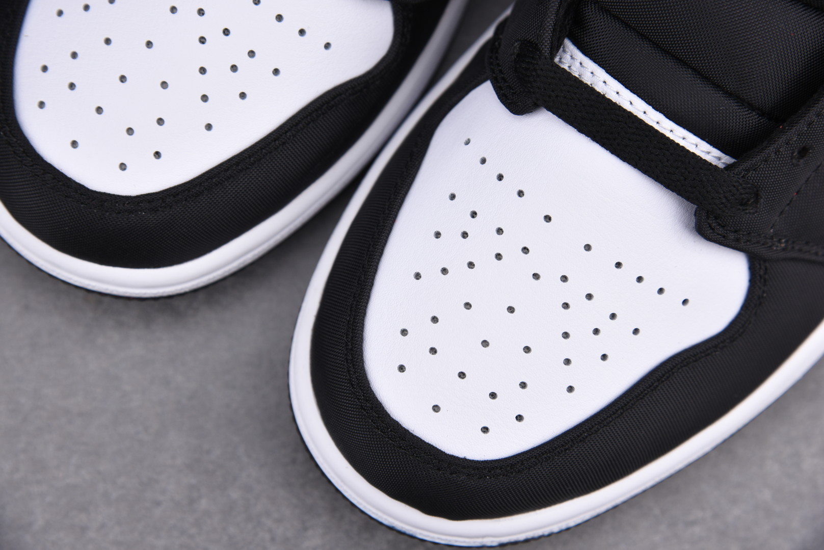 Jordan 1 Mid SE Union Black Toe