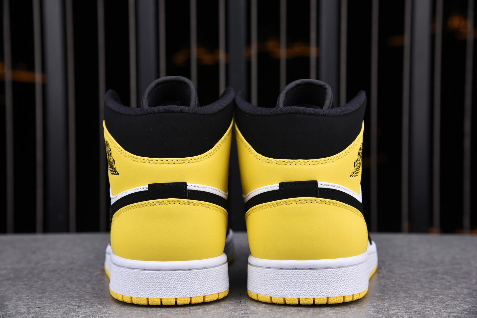 Air Jordan 1 Mid SE 'Yellow Toe'