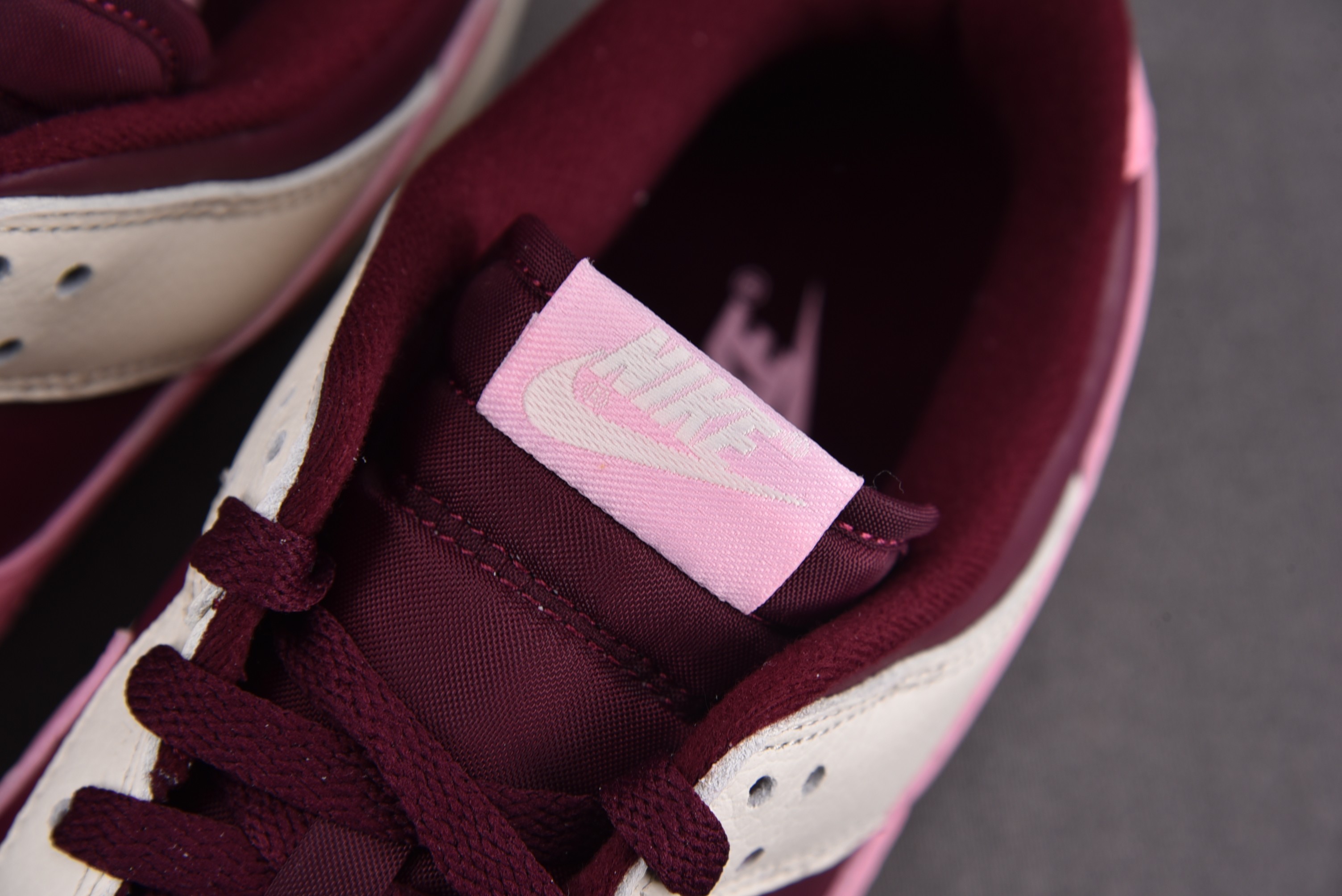 Nike Dunk Low Valentine's Day