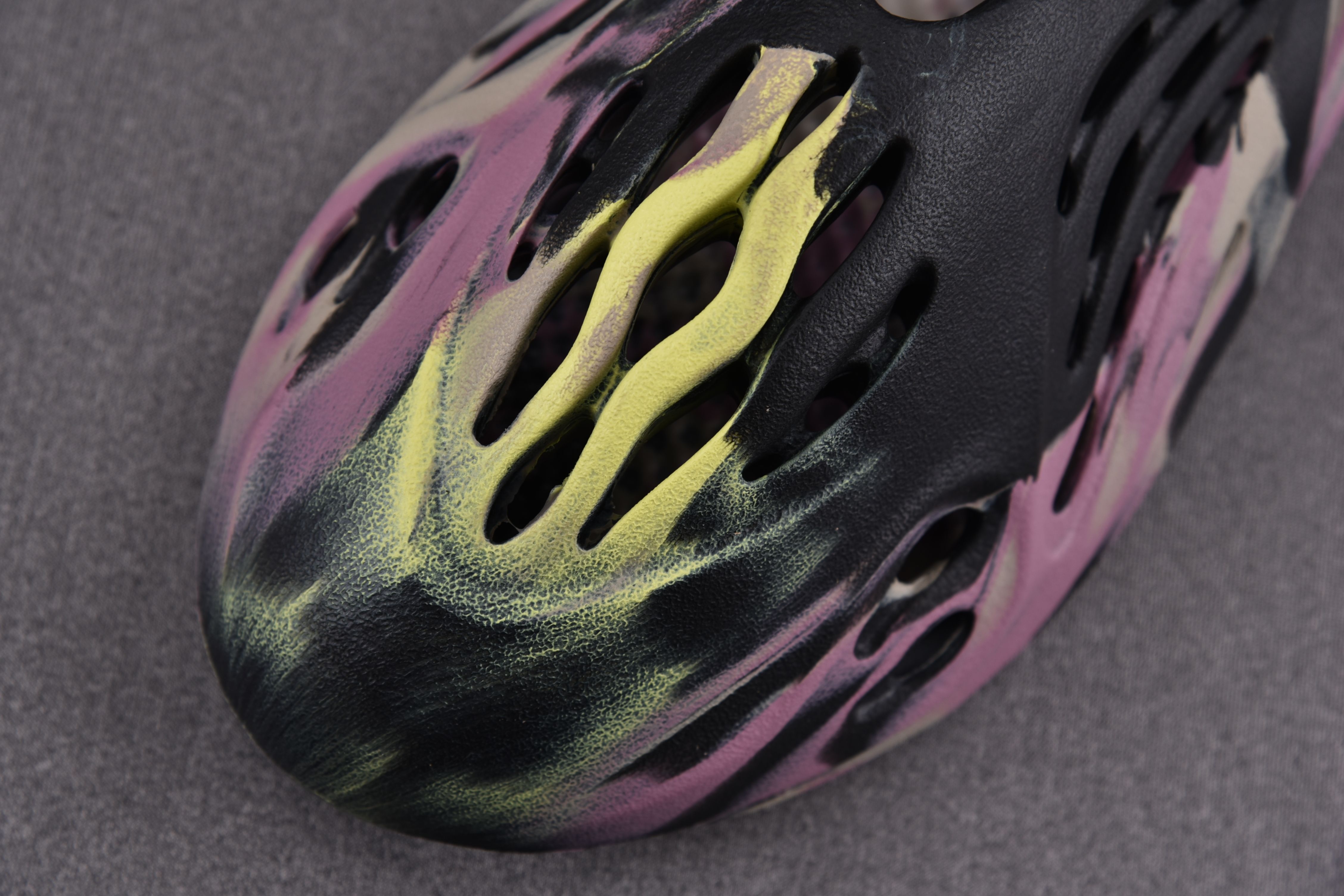 adidas Yeezy Foam RNR MX Carbon