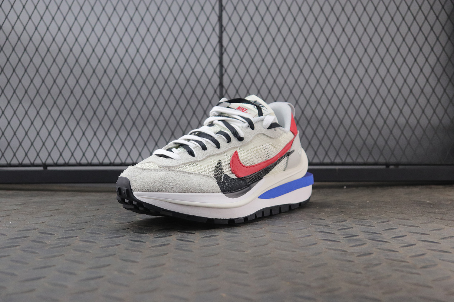 Nike VaporWaffle Sacai Sport Fuchsia