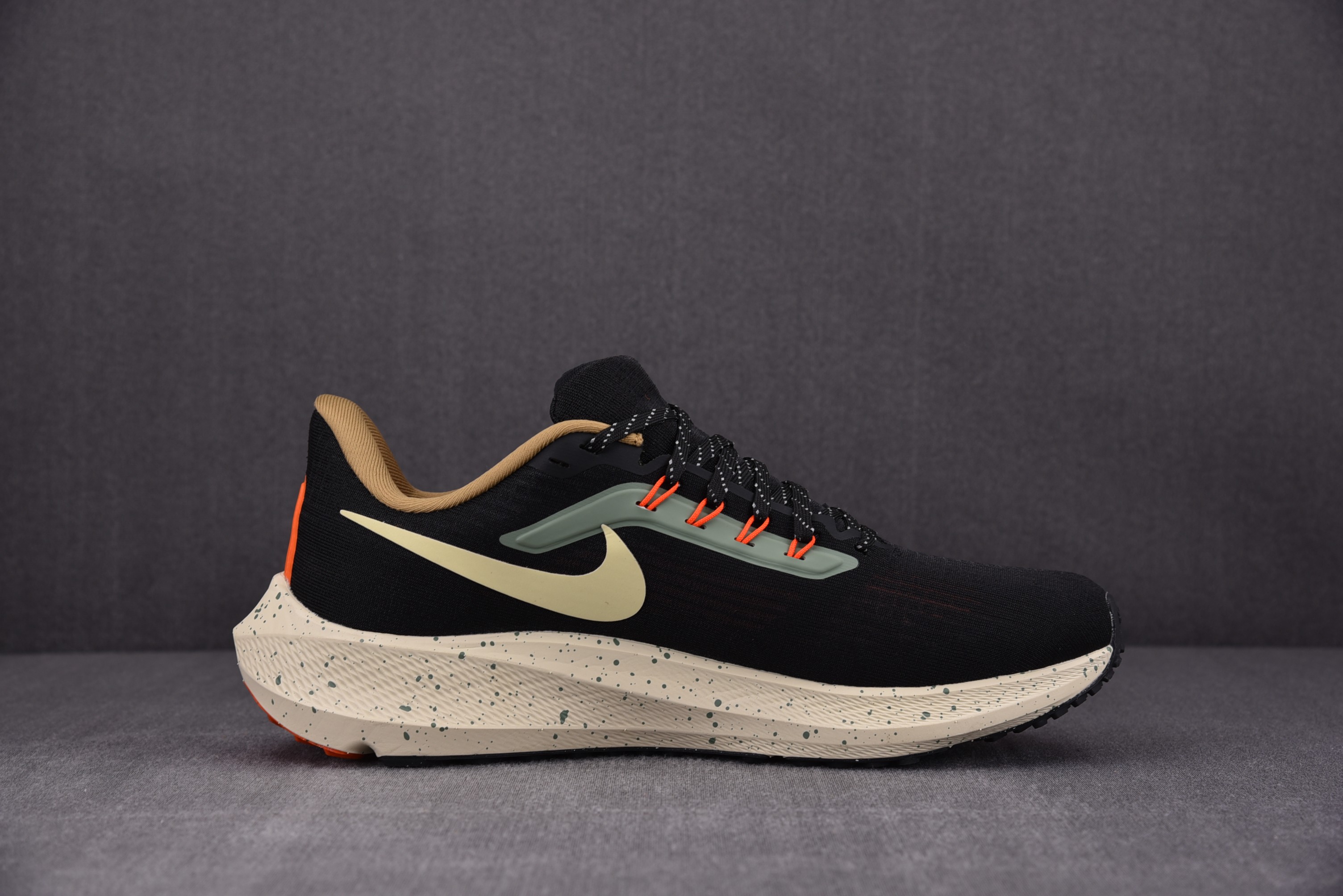 Nike Air Zoom Pegasus 39 Black Green Safety Orange