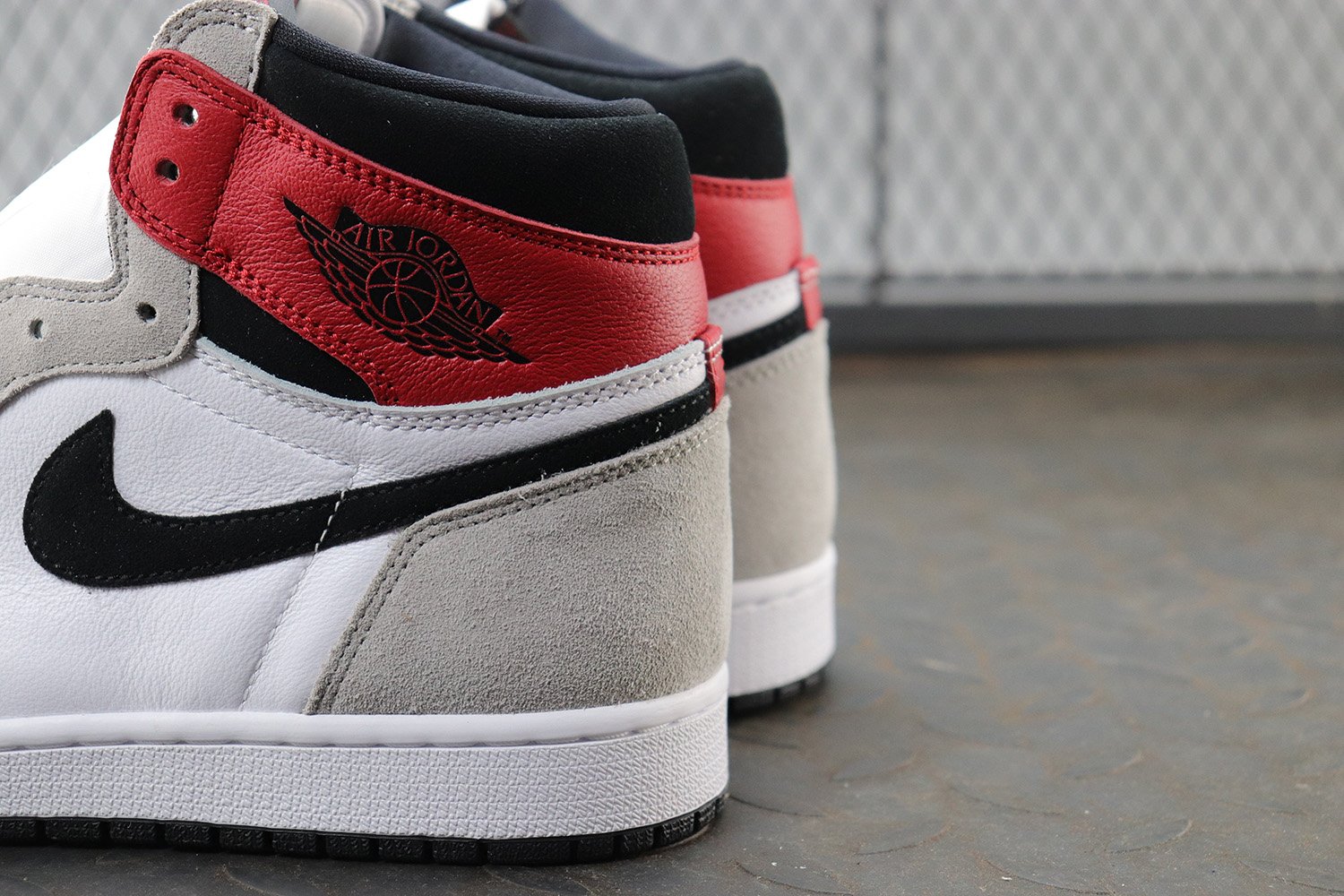 Jordan 1 Retro High Light Smoke Grey