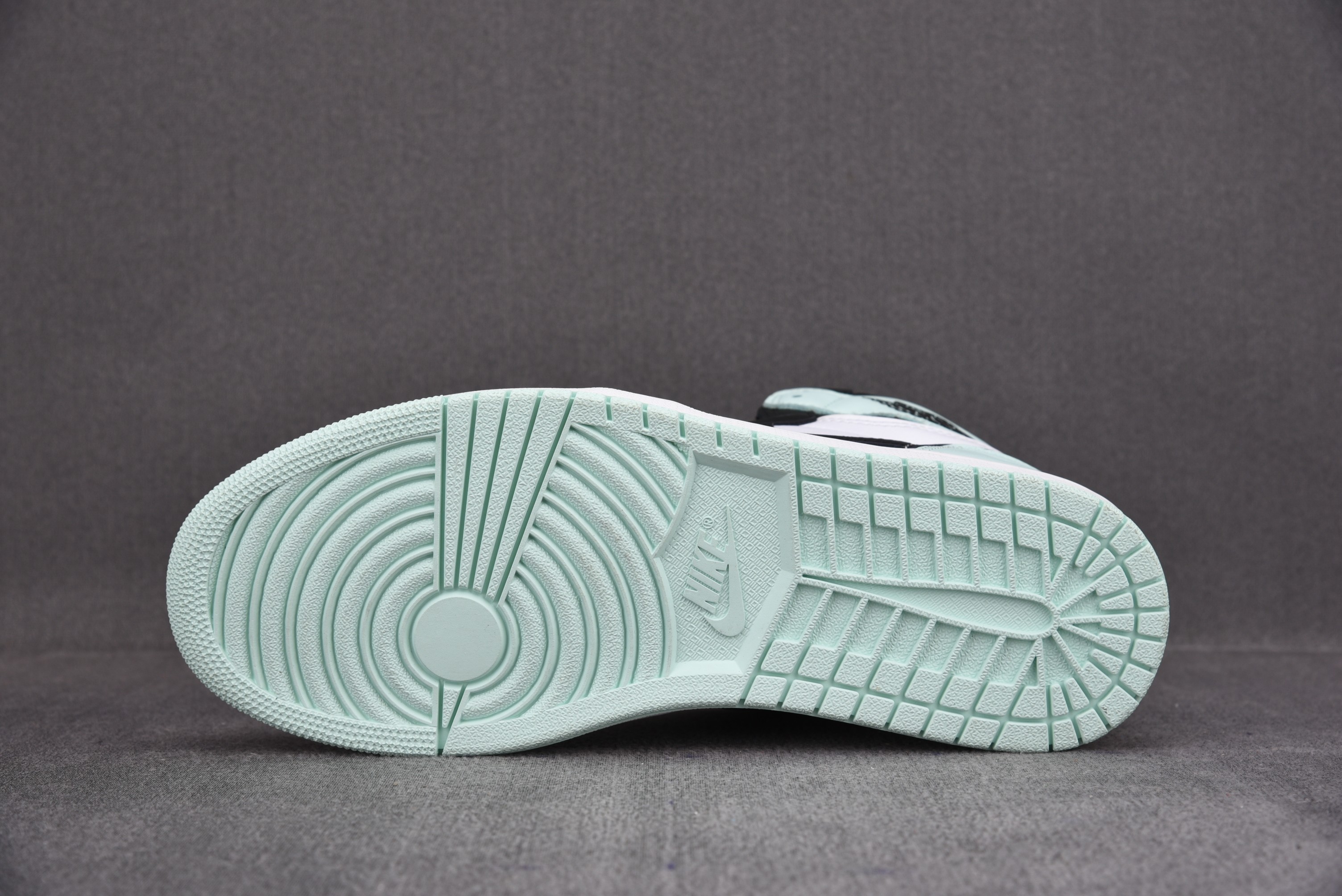 Jordan 1 Retro High Igloo