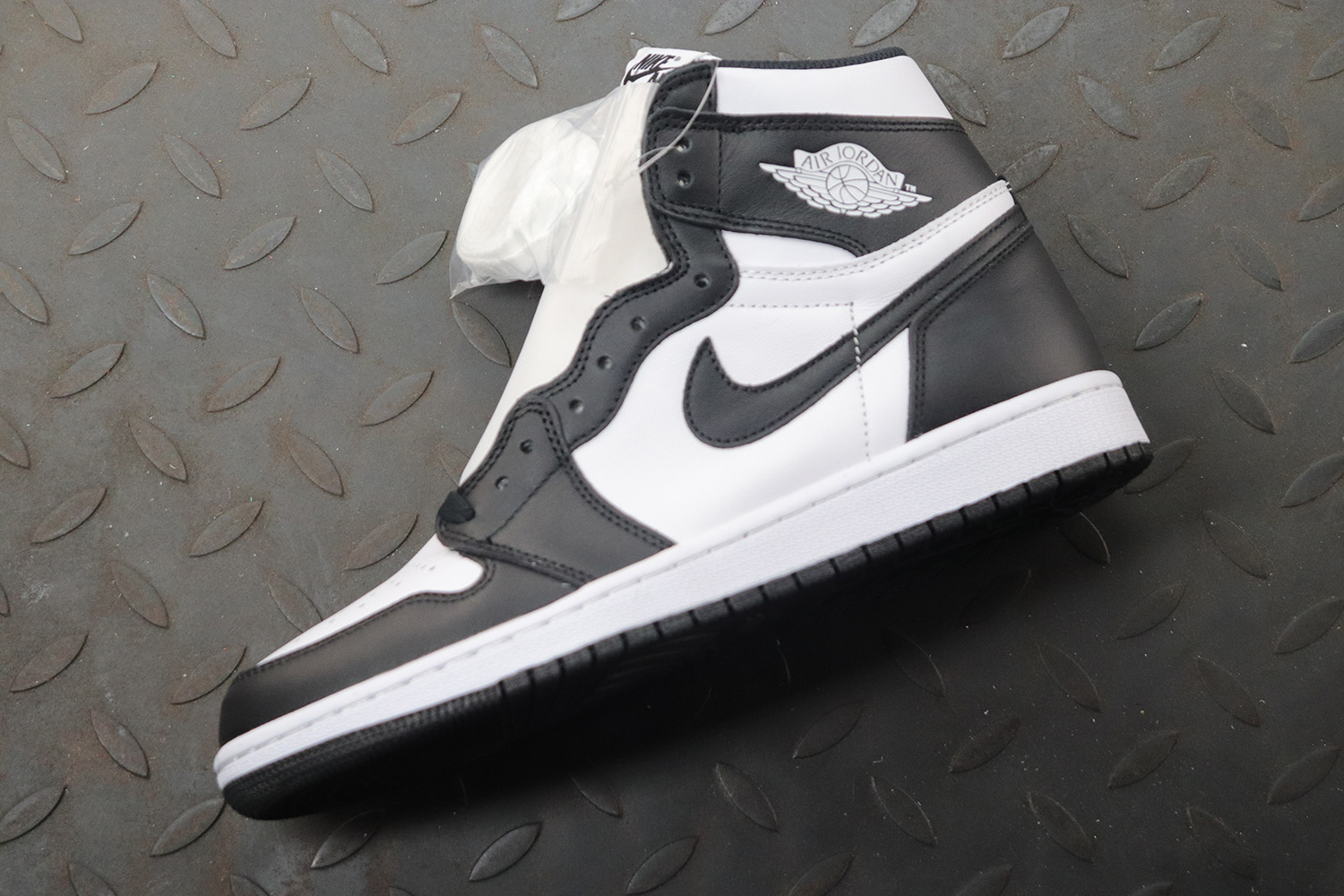 Jordan 1 Retro Black White