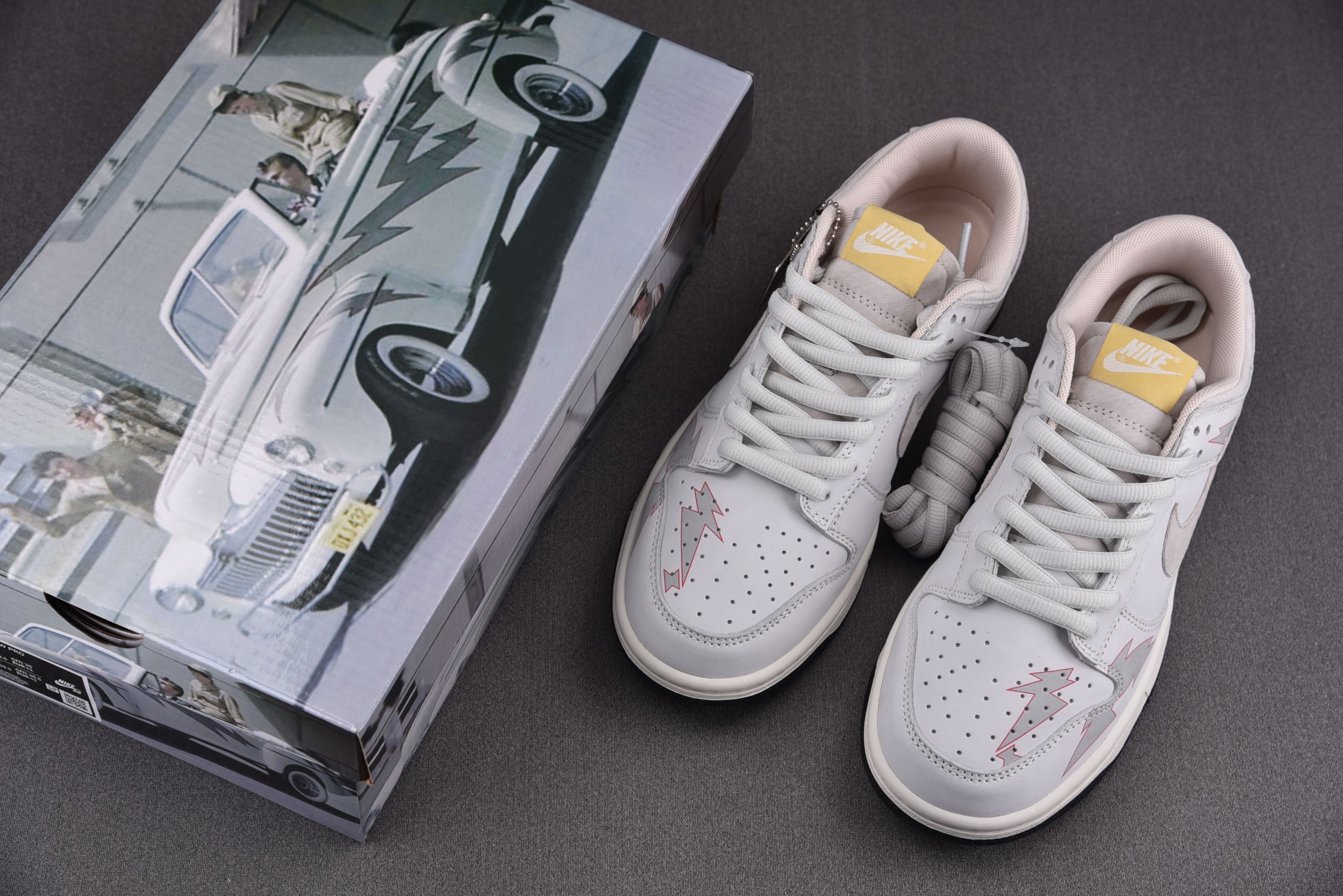 Nike SB Dunk Low Flash Tatoo Cream Grey Black