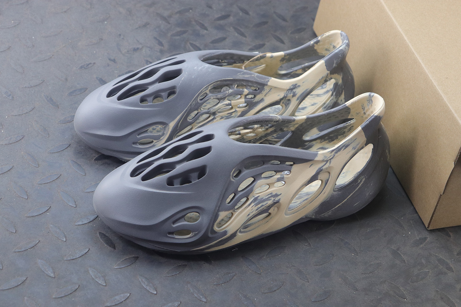 adidas Yeezy Foam RNNR MXT Moon Gray (One Size Smaller!!)