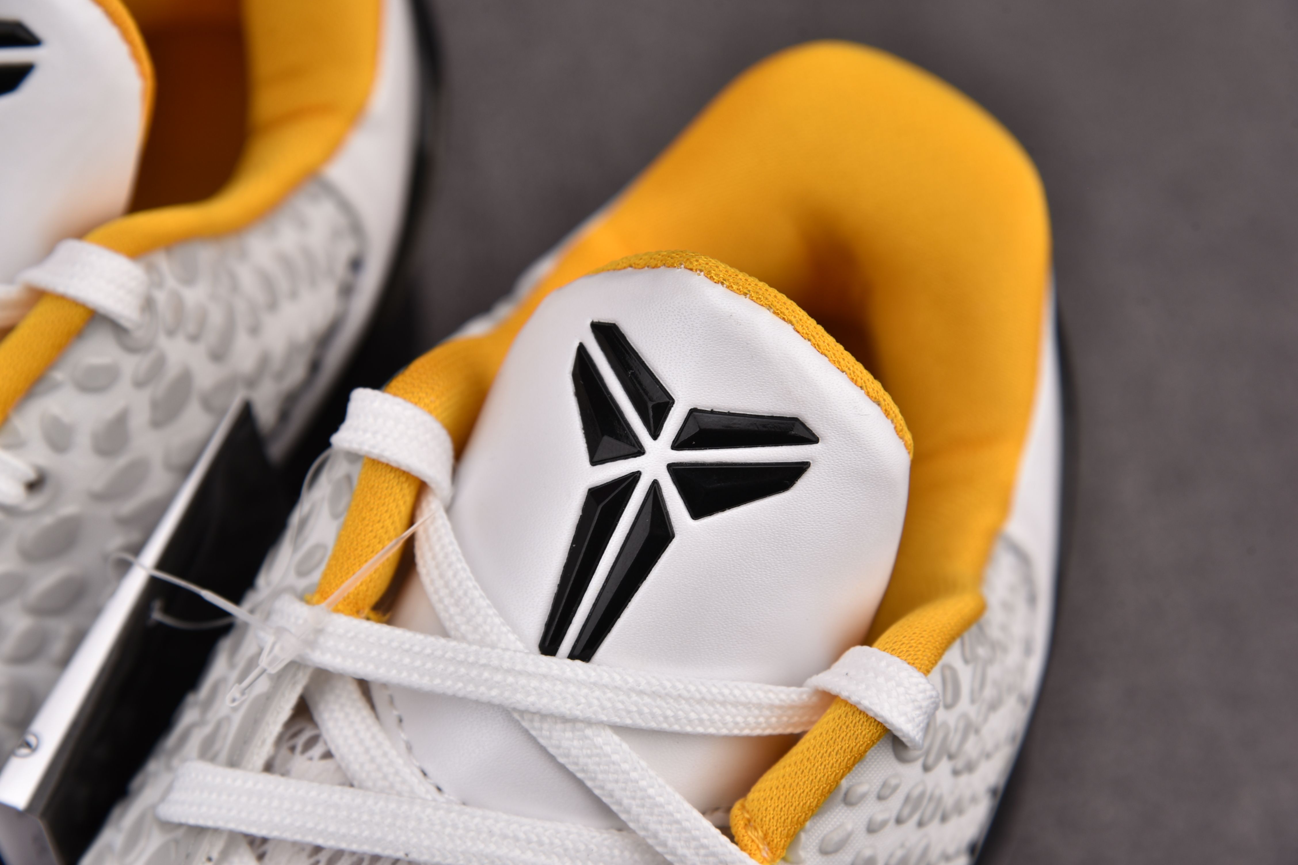 Kobe 6 Protro Playoff Pack White Del Sol