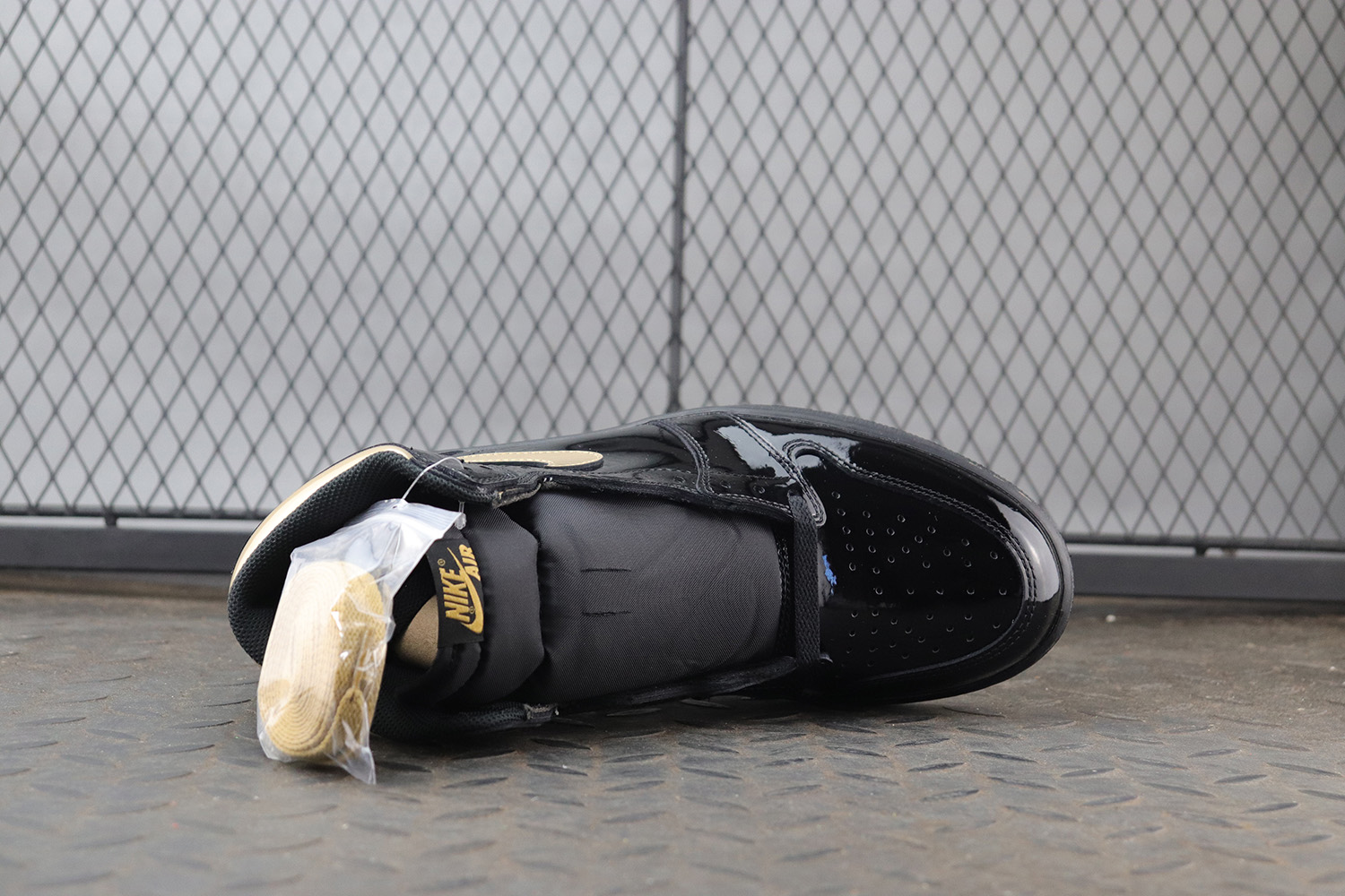 Jordan 1 Retro High Black Metallic Gold (2020)