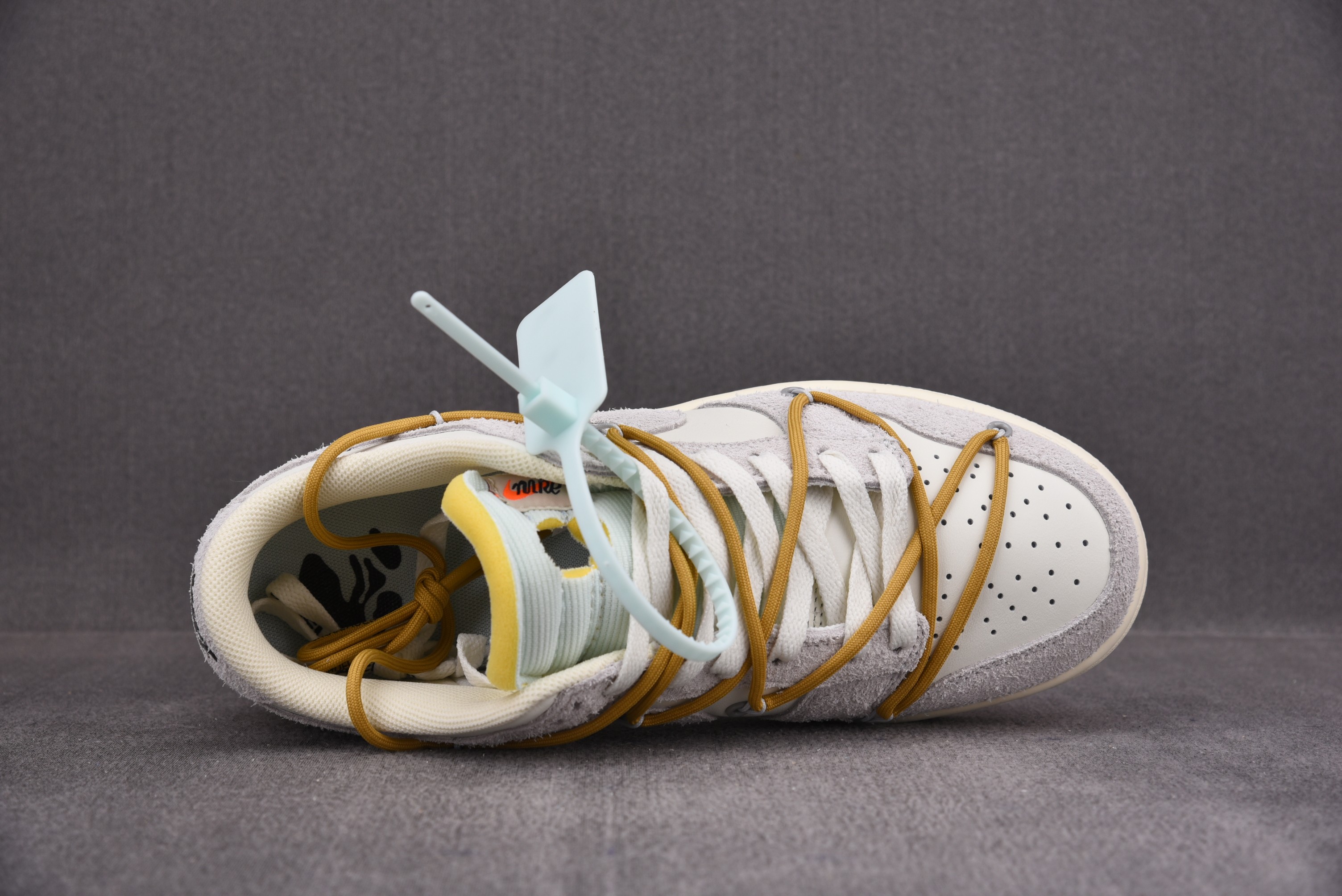 Nike Dunk Low   Lot 37