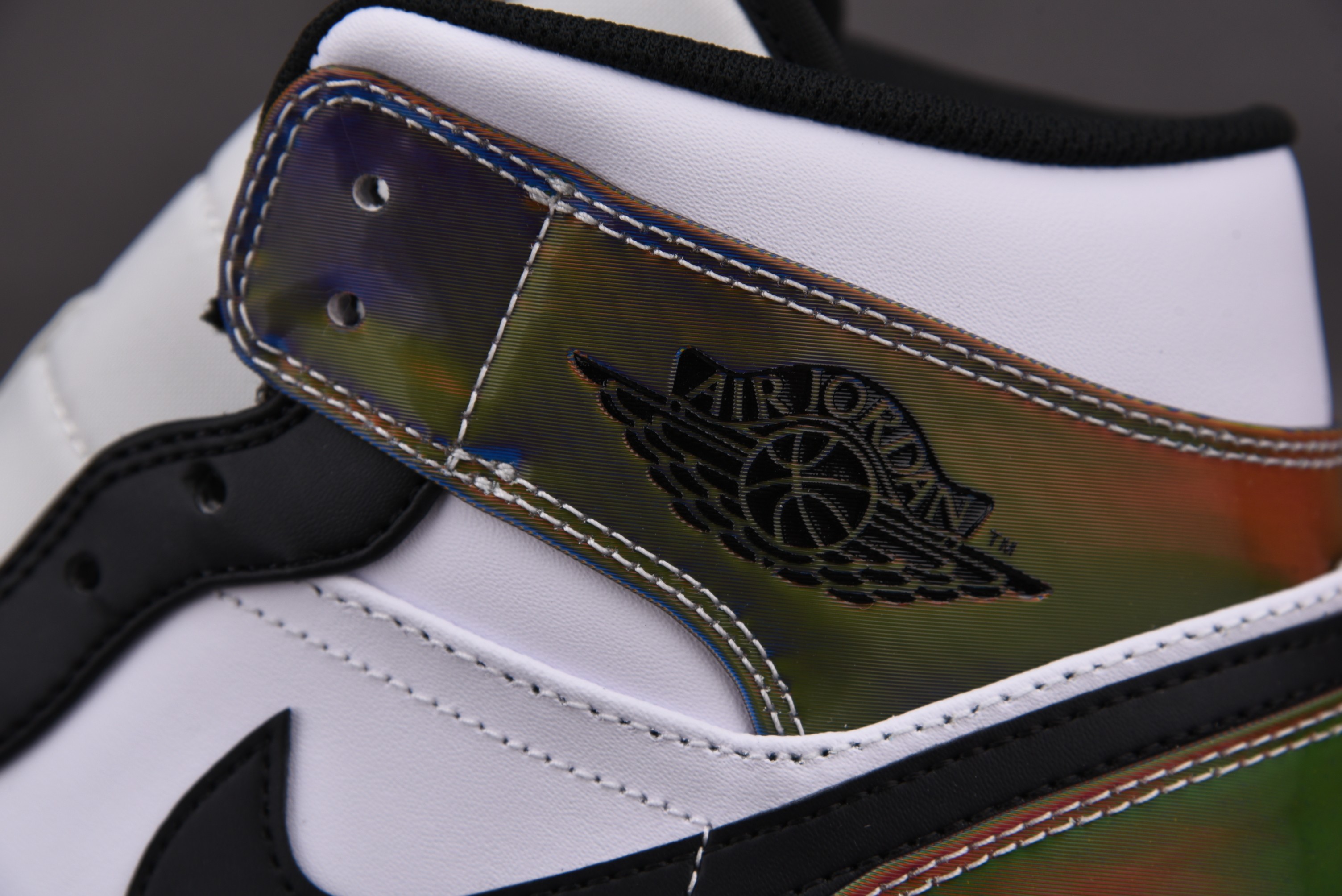 Jordan 1 Mid Heat Reactive