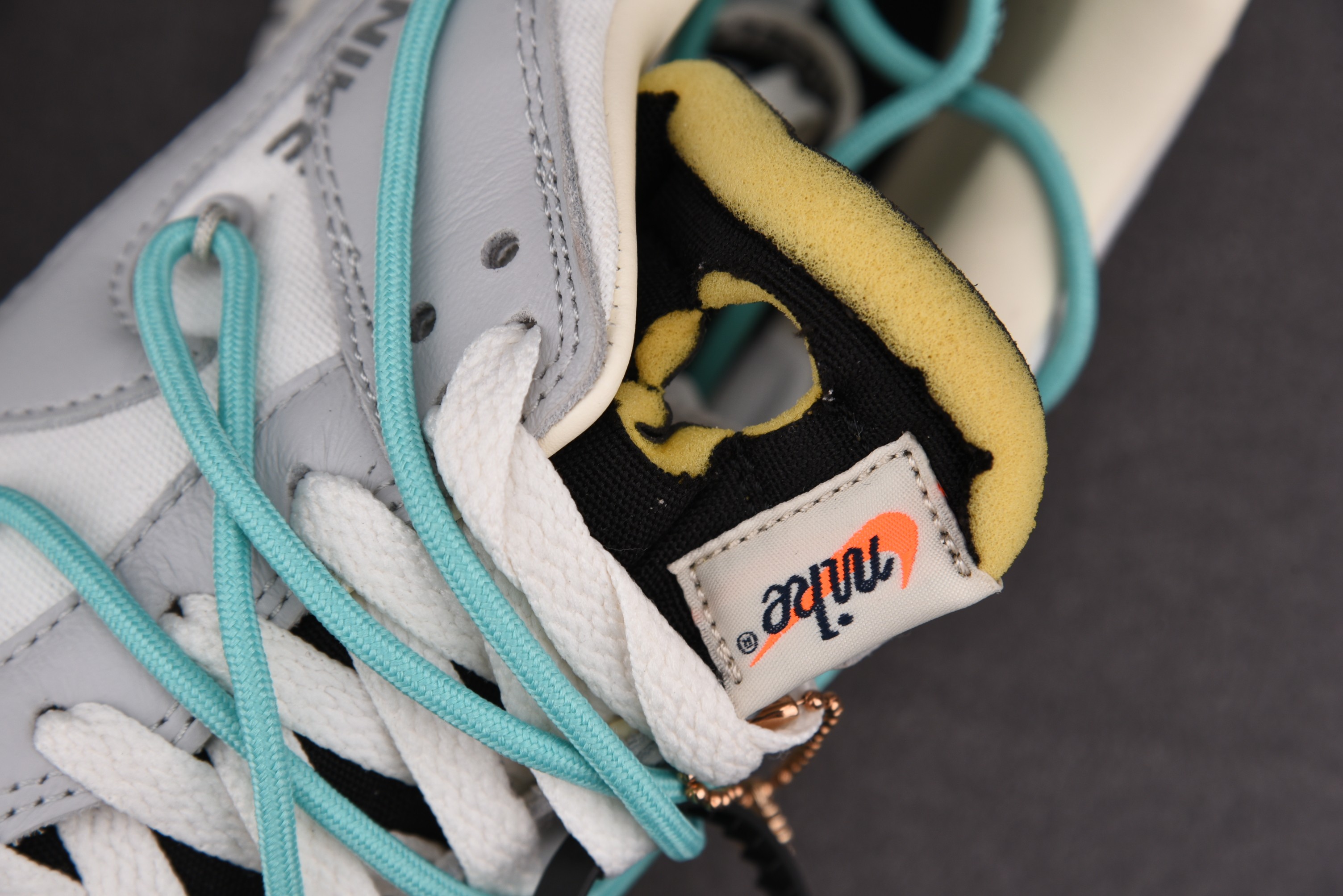 Nike Dunk Low   Lot 4