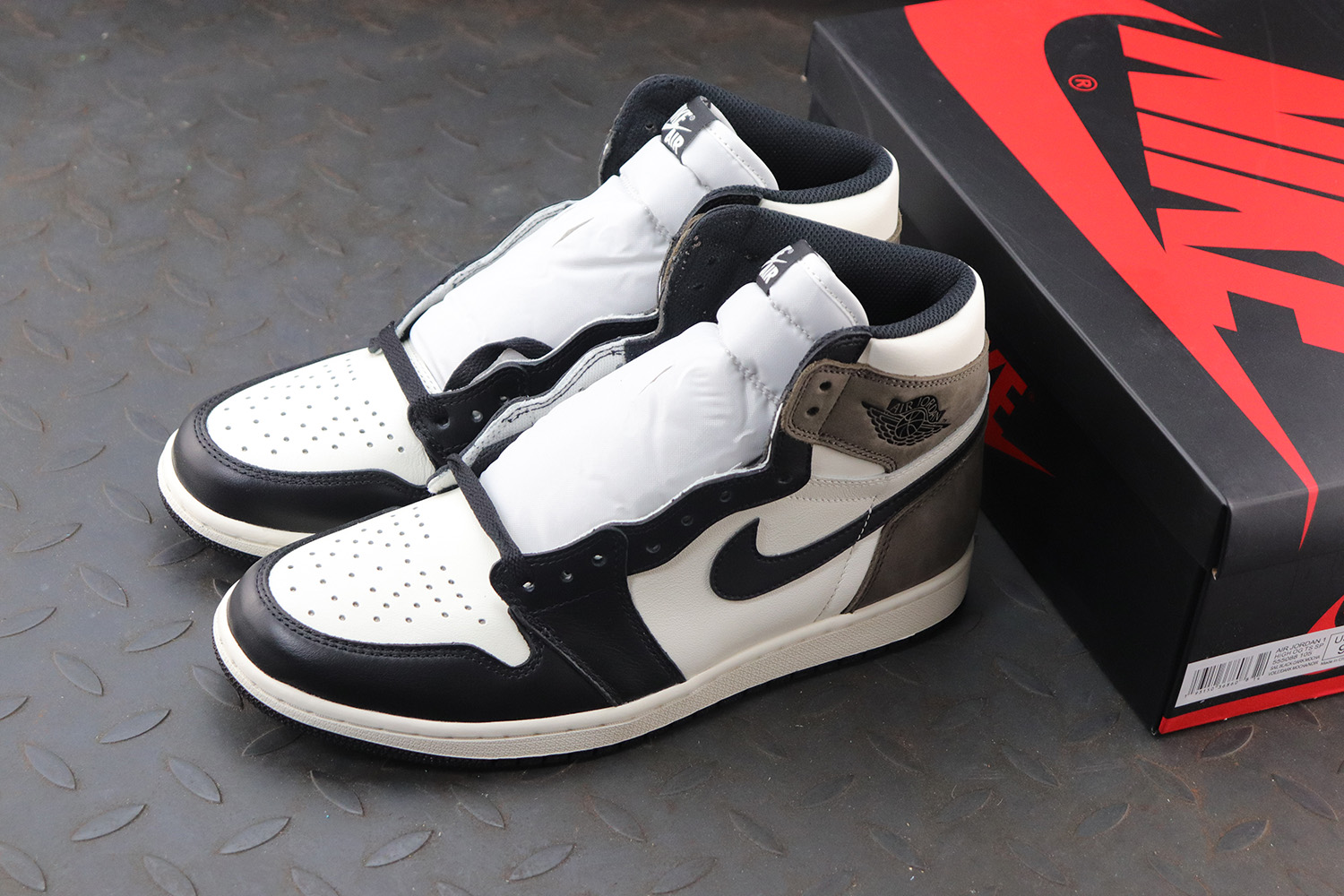 Jordan 1 Retro High Dark Mocha