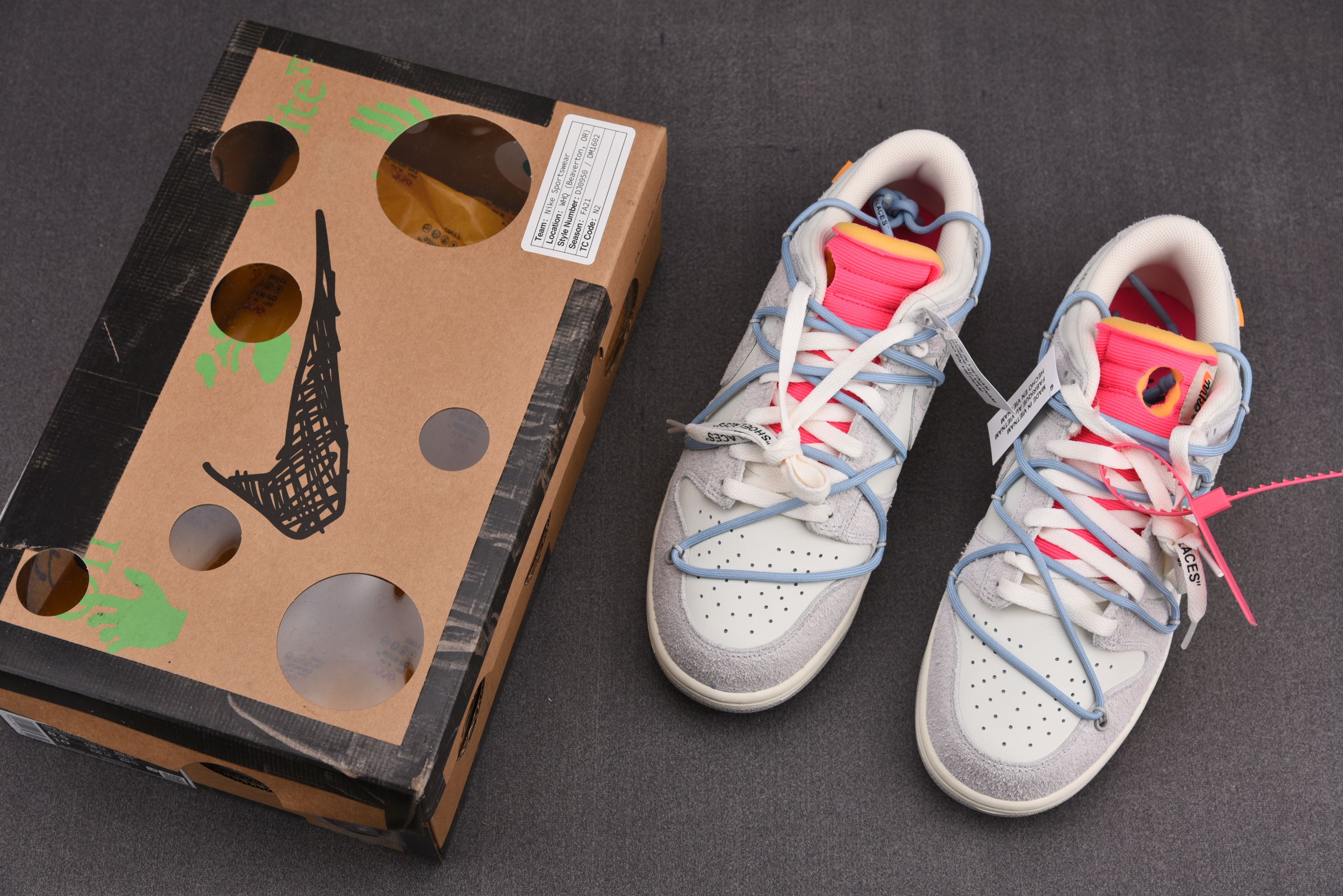 Nike Dunk Low   Lot 38