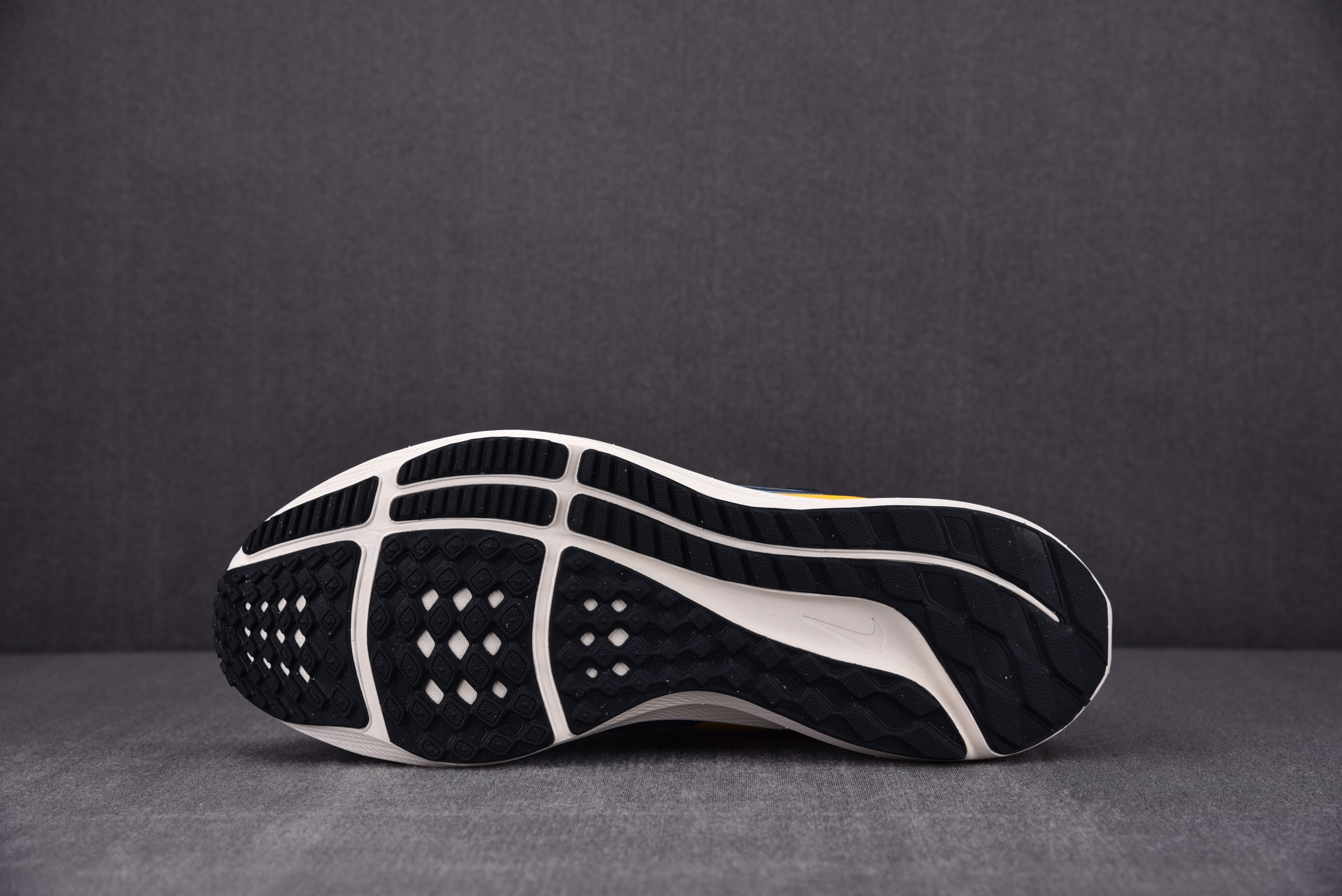 Nike Air Zoom Pegasus 39 Premium Obsidian Yellow