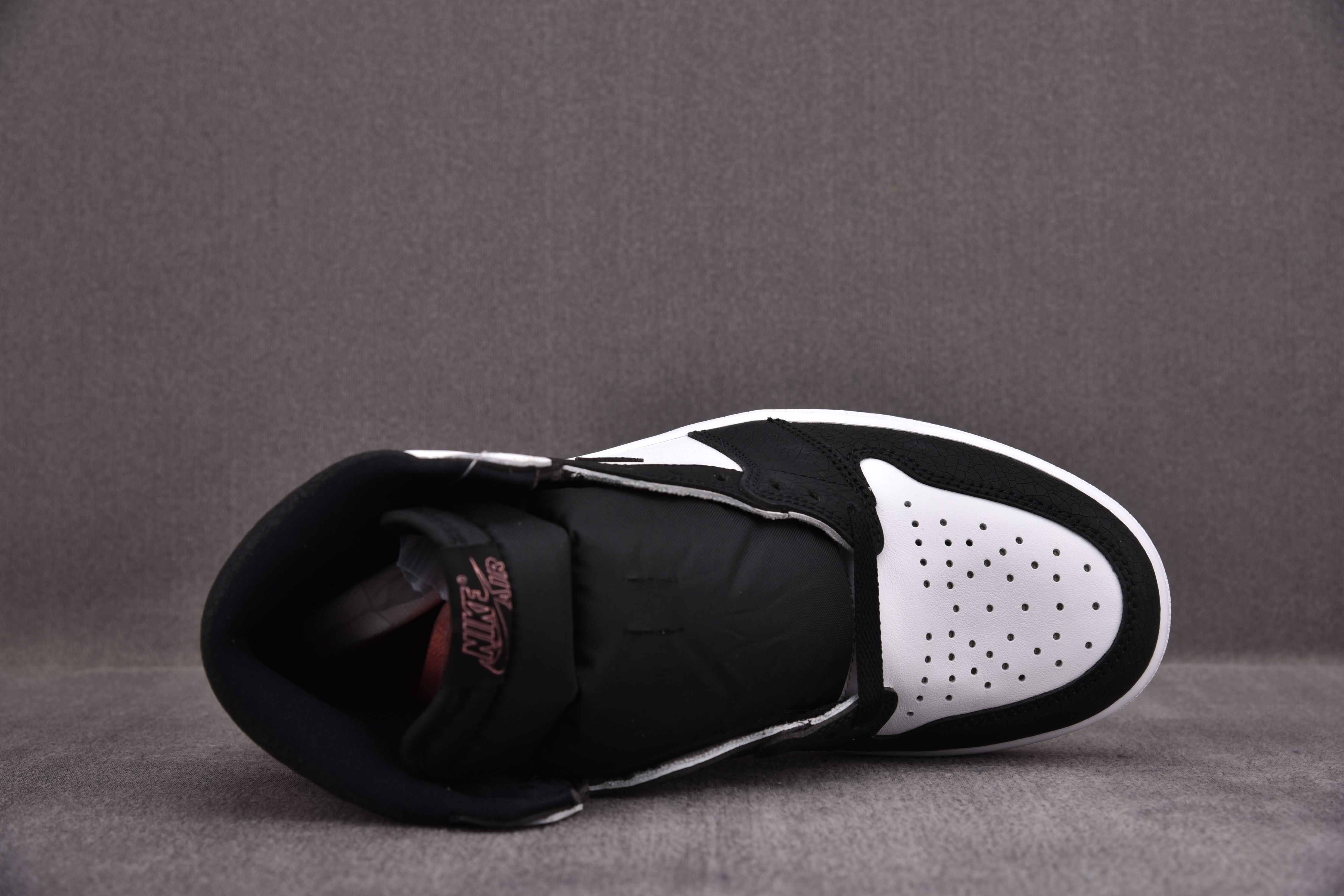 Jordan 1 Retro High OG Bleached Coral