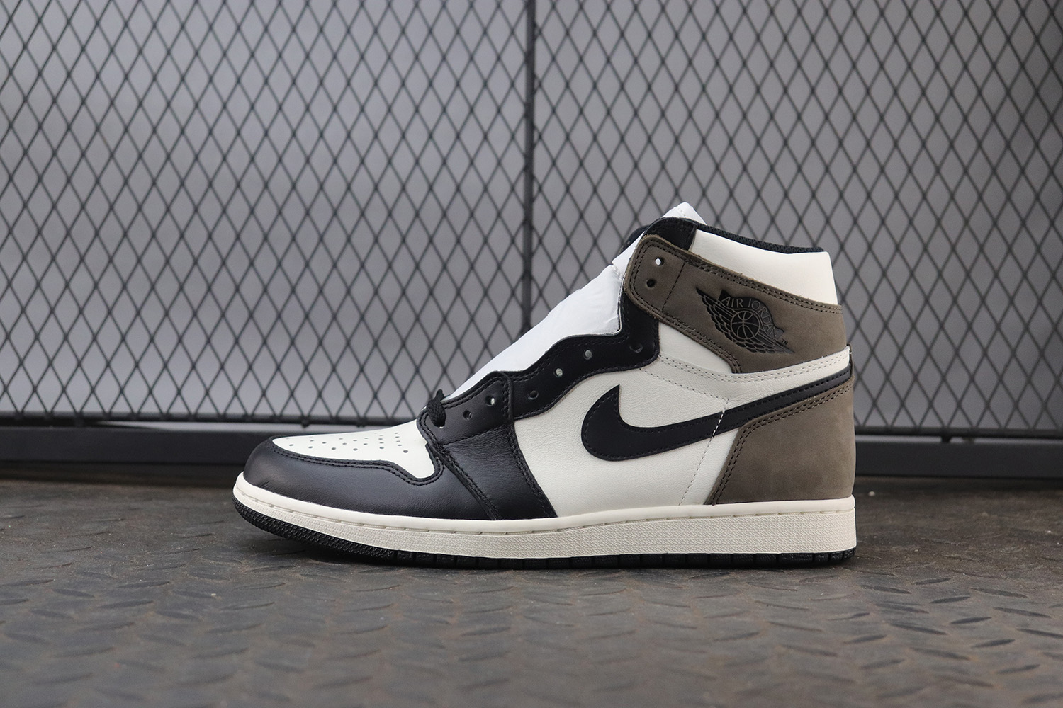 Jordan 1 Retro High Dark Mocha