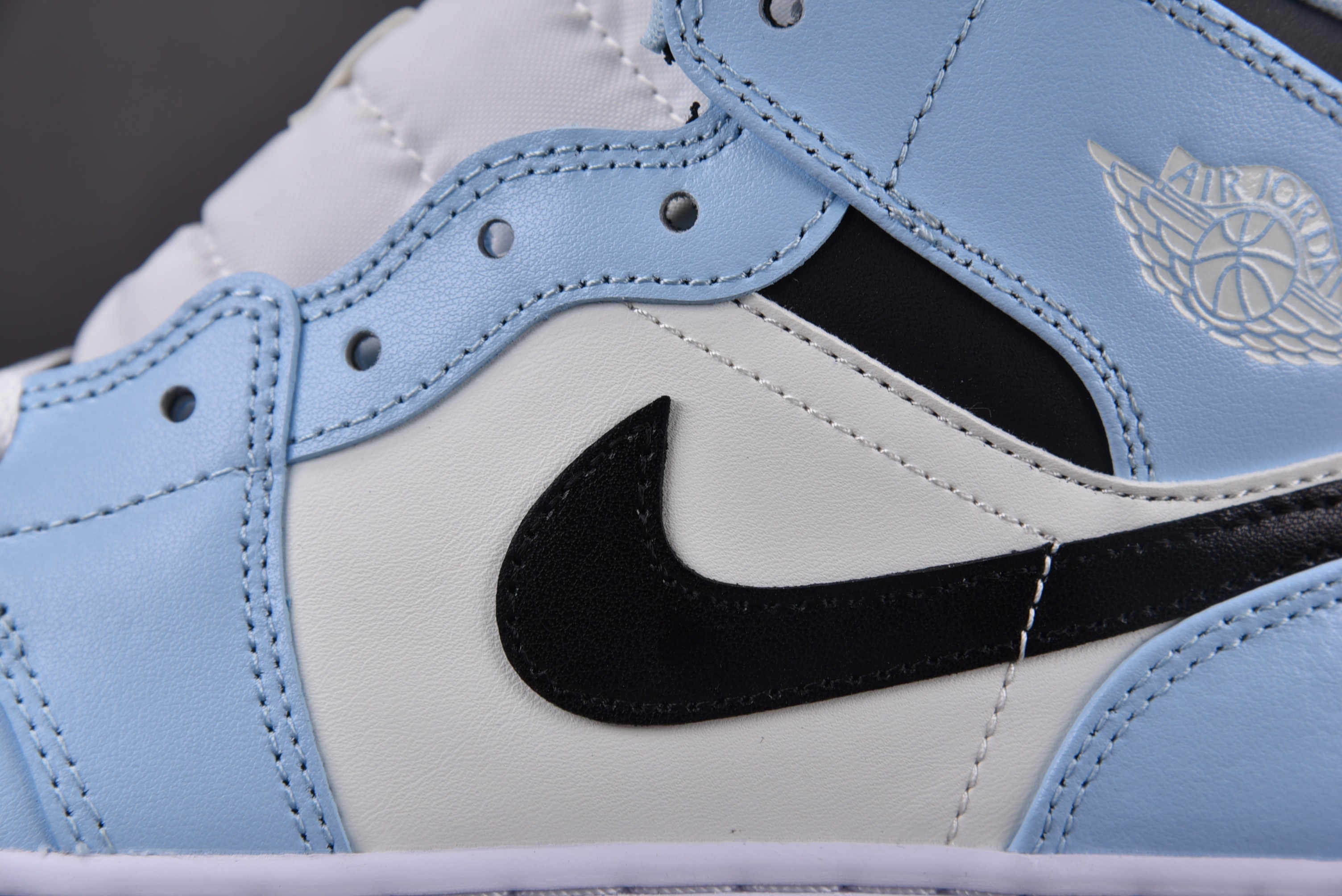 Jordan 1 Mid Ice Blue