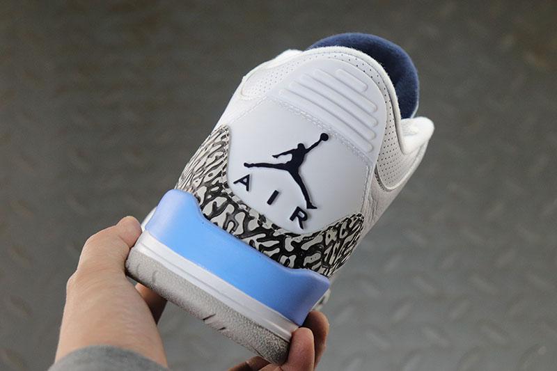Air Jordan 3 UNC