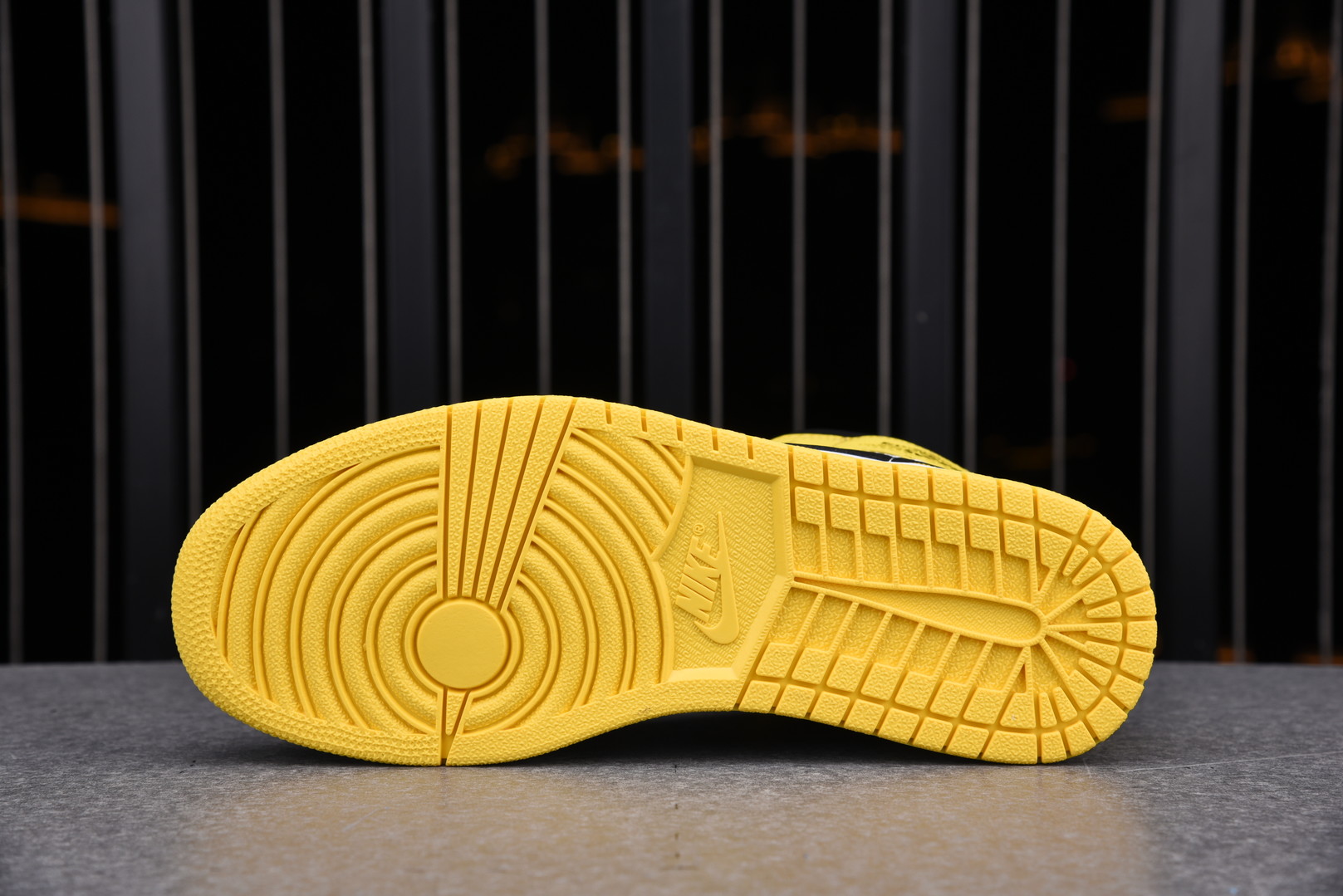 Air Jordan 1 Mid SE 'Yellow Toe'