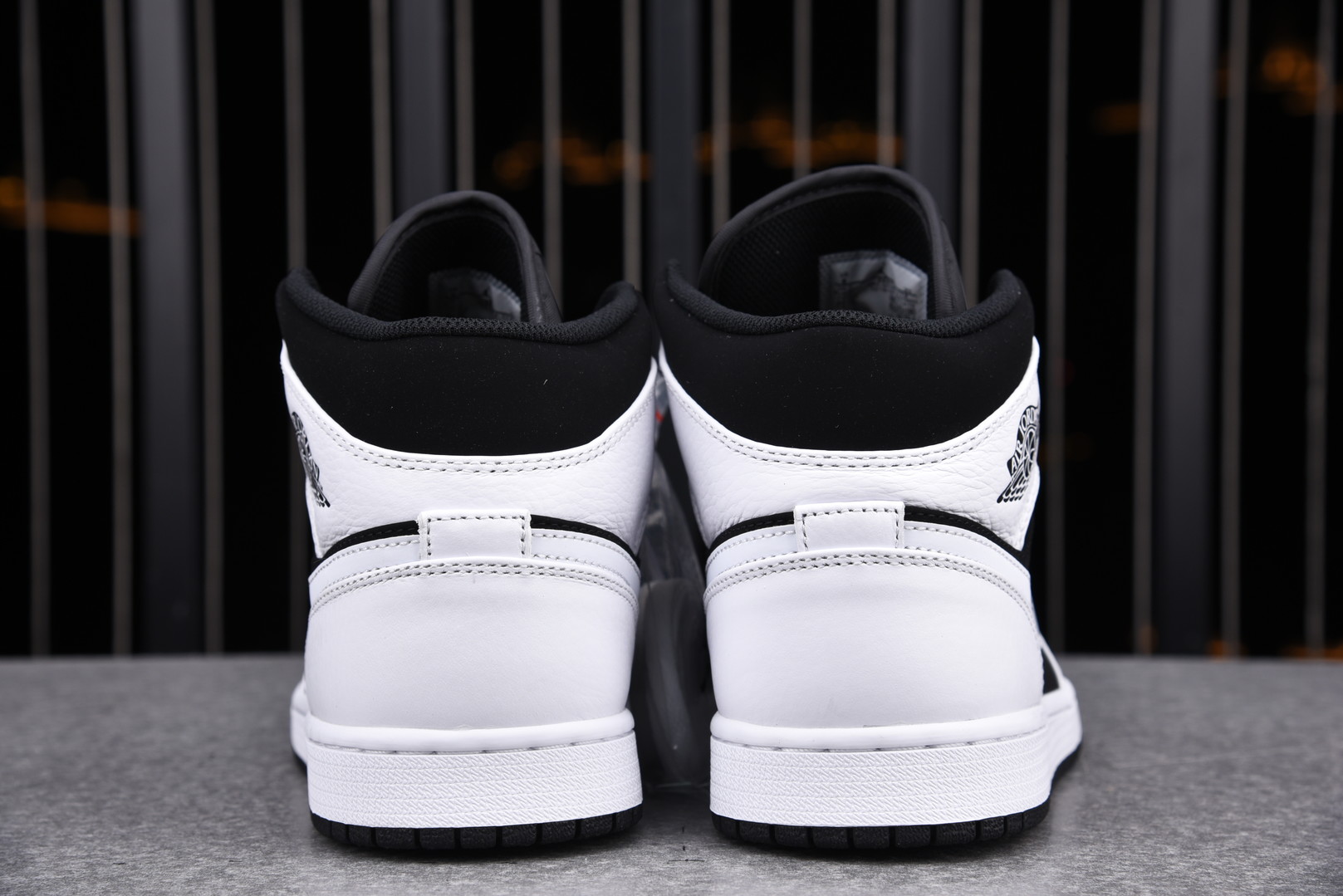 Jordan 1 Mid White Black