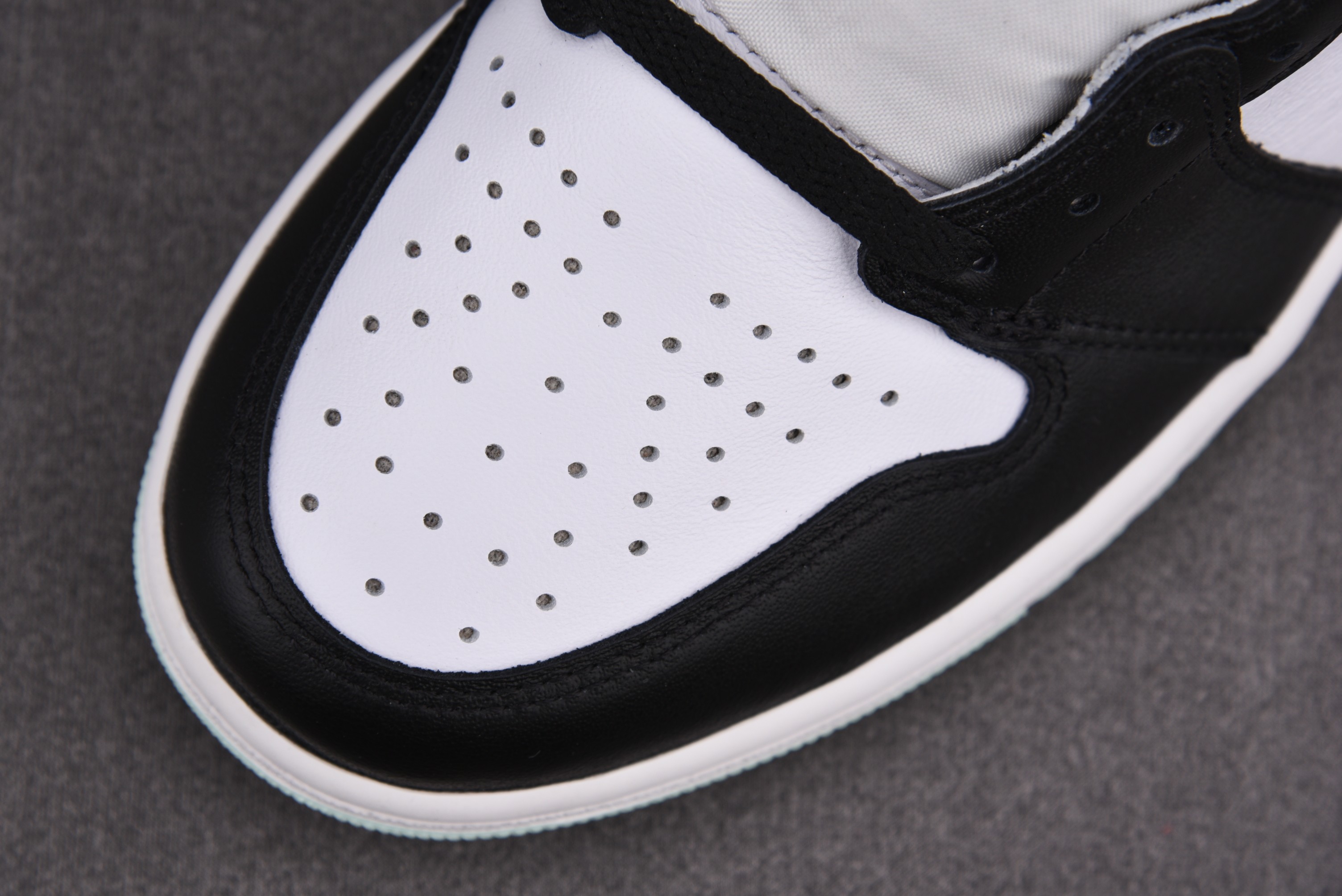 Jordan 1 Retro High Igloo