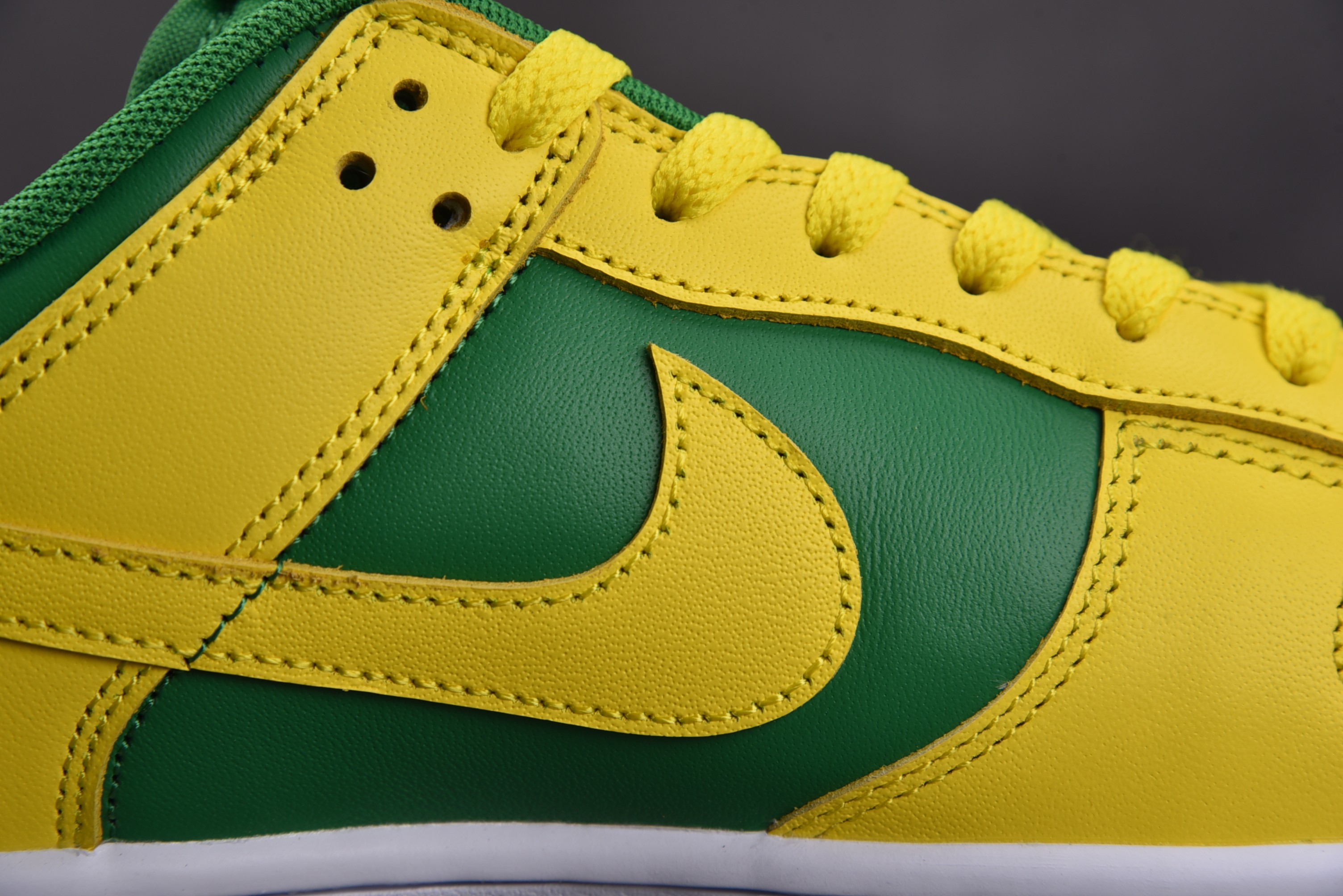 Nike Dunk Low Reverse Brazil