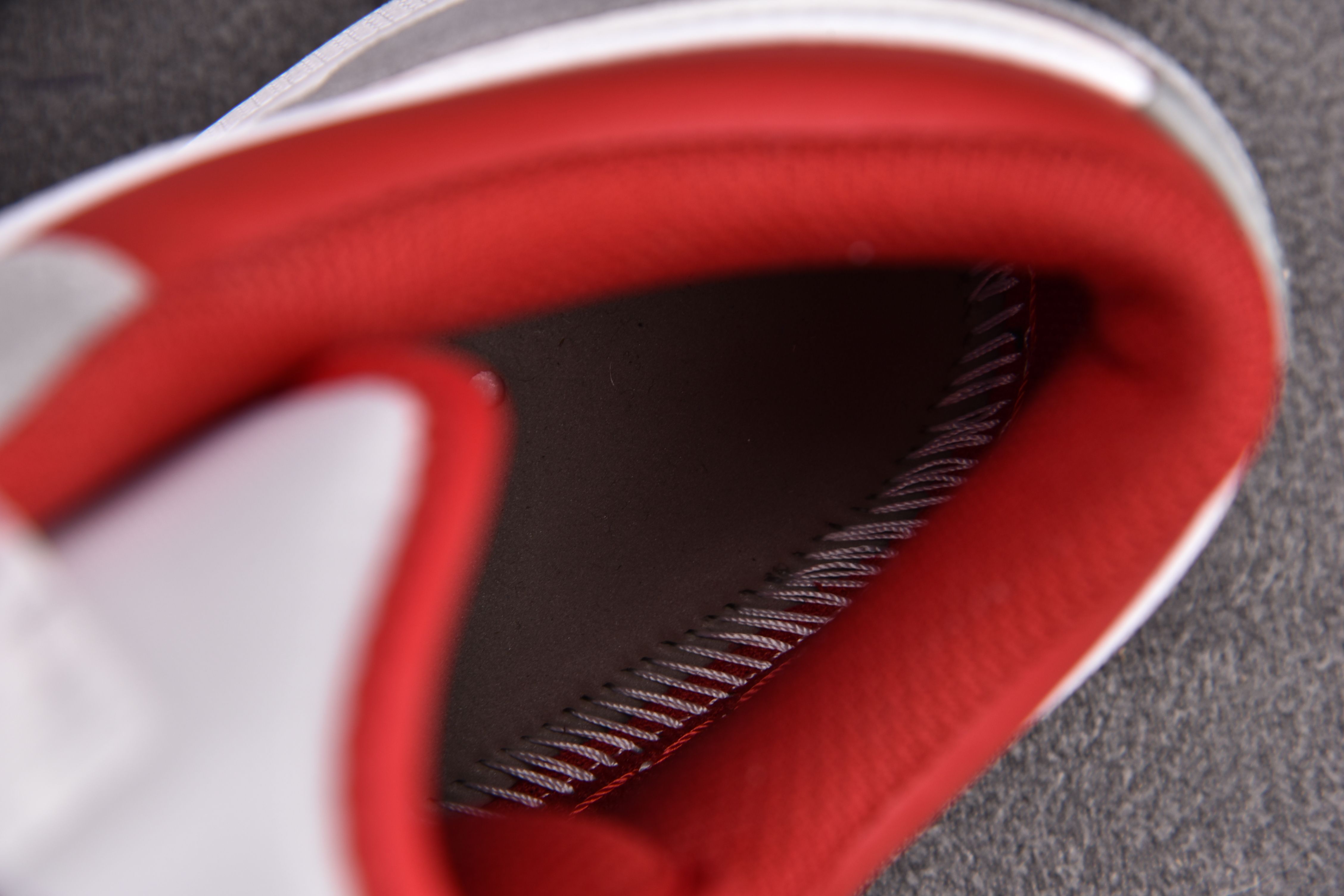 Jordan 1 Low SE Light Smoke Grey Gym Red