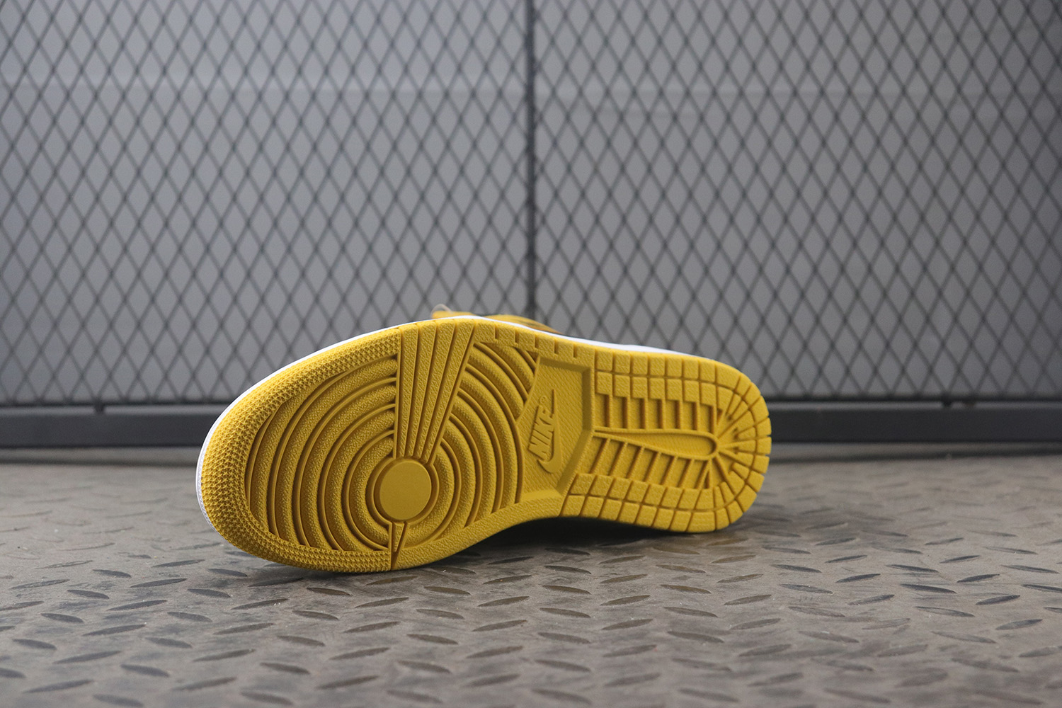 Jordan 1 Retro High OG Pollen