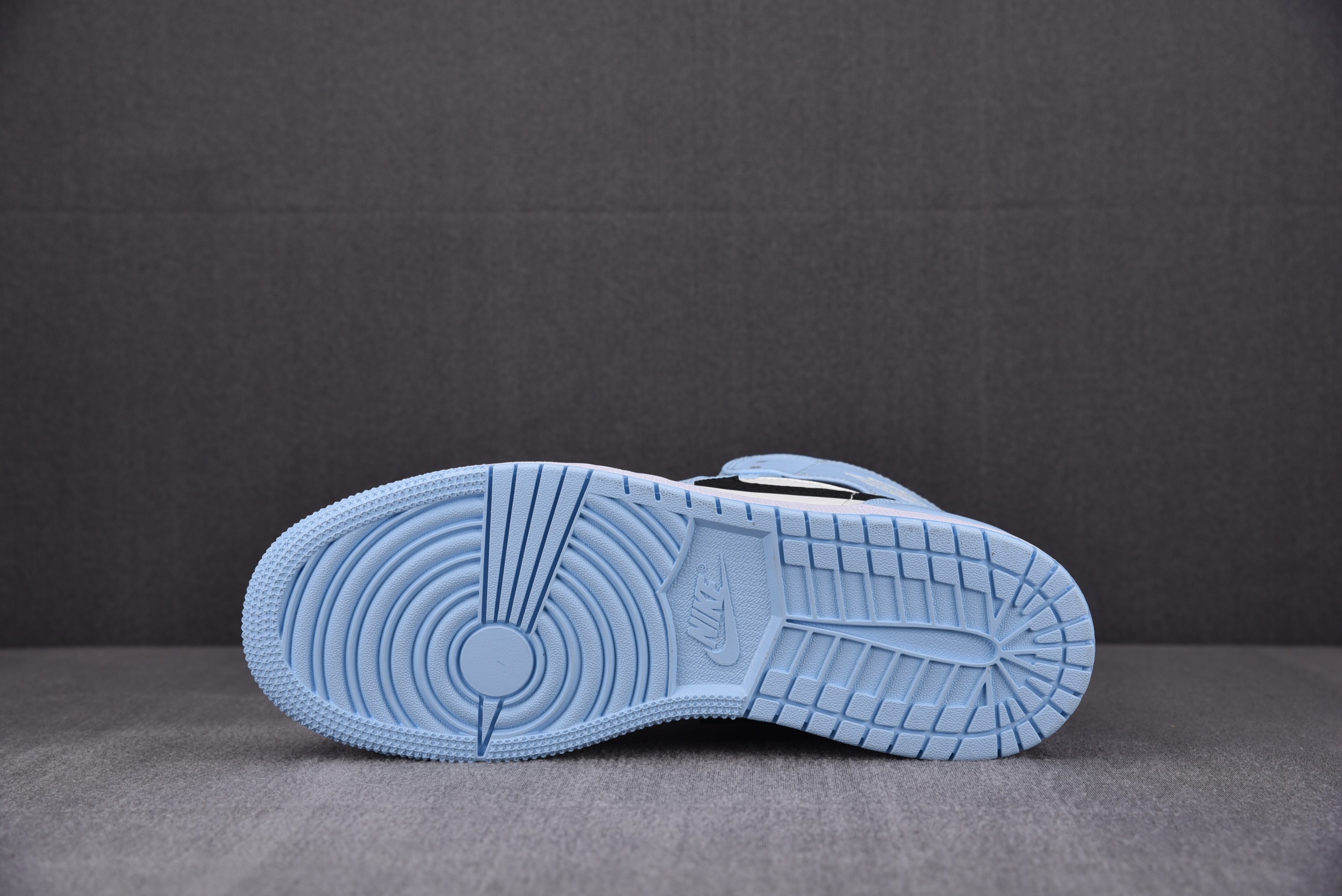 Jordan 1 Mid Ice Blue