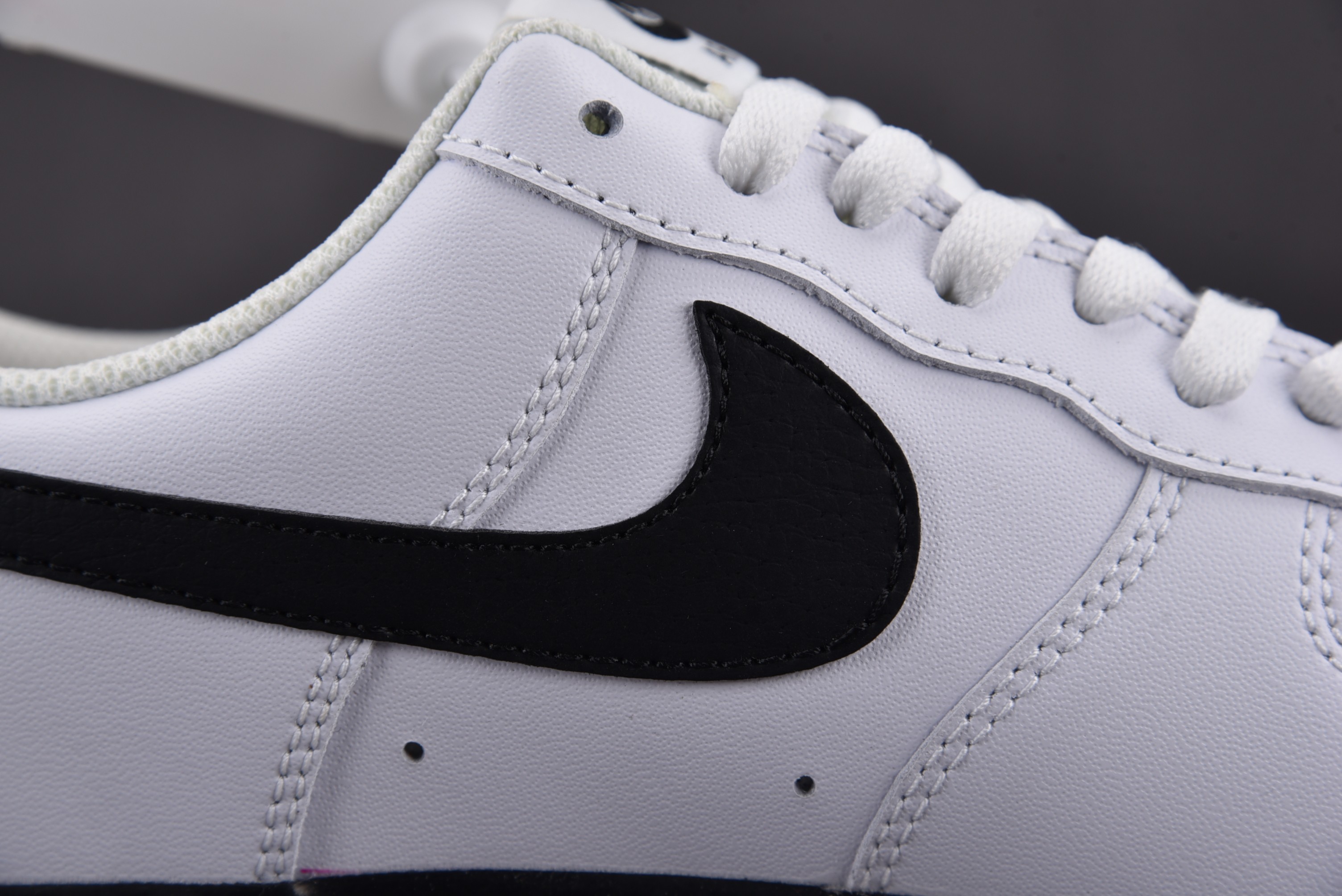 Nike Air Force 1 Low White Black Midsole