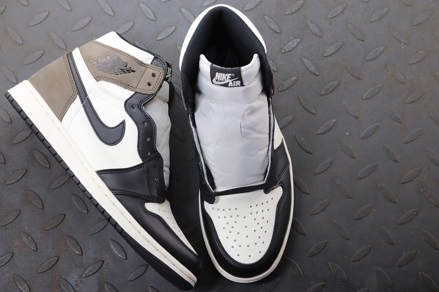 Jordan 1 Retro High Dark Mocha