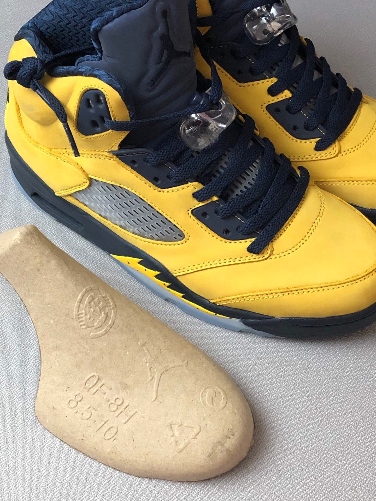 Jordan 5 Retro Michigan
